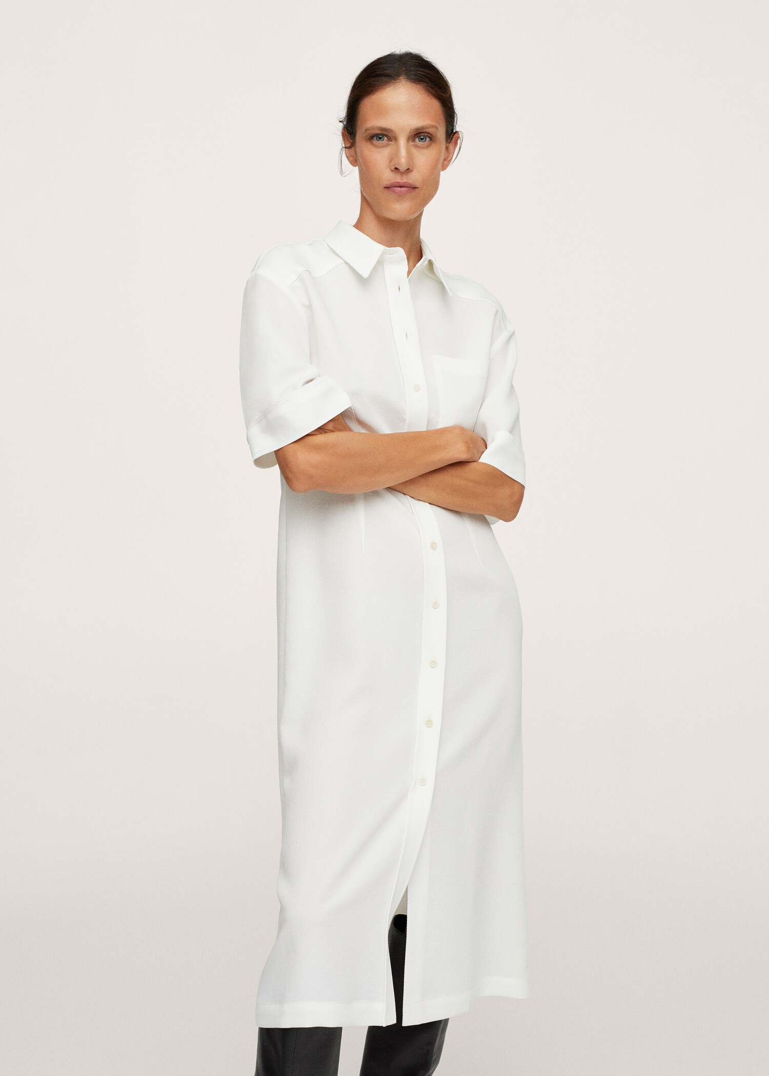 Vestido camisero midi - Plano medio
