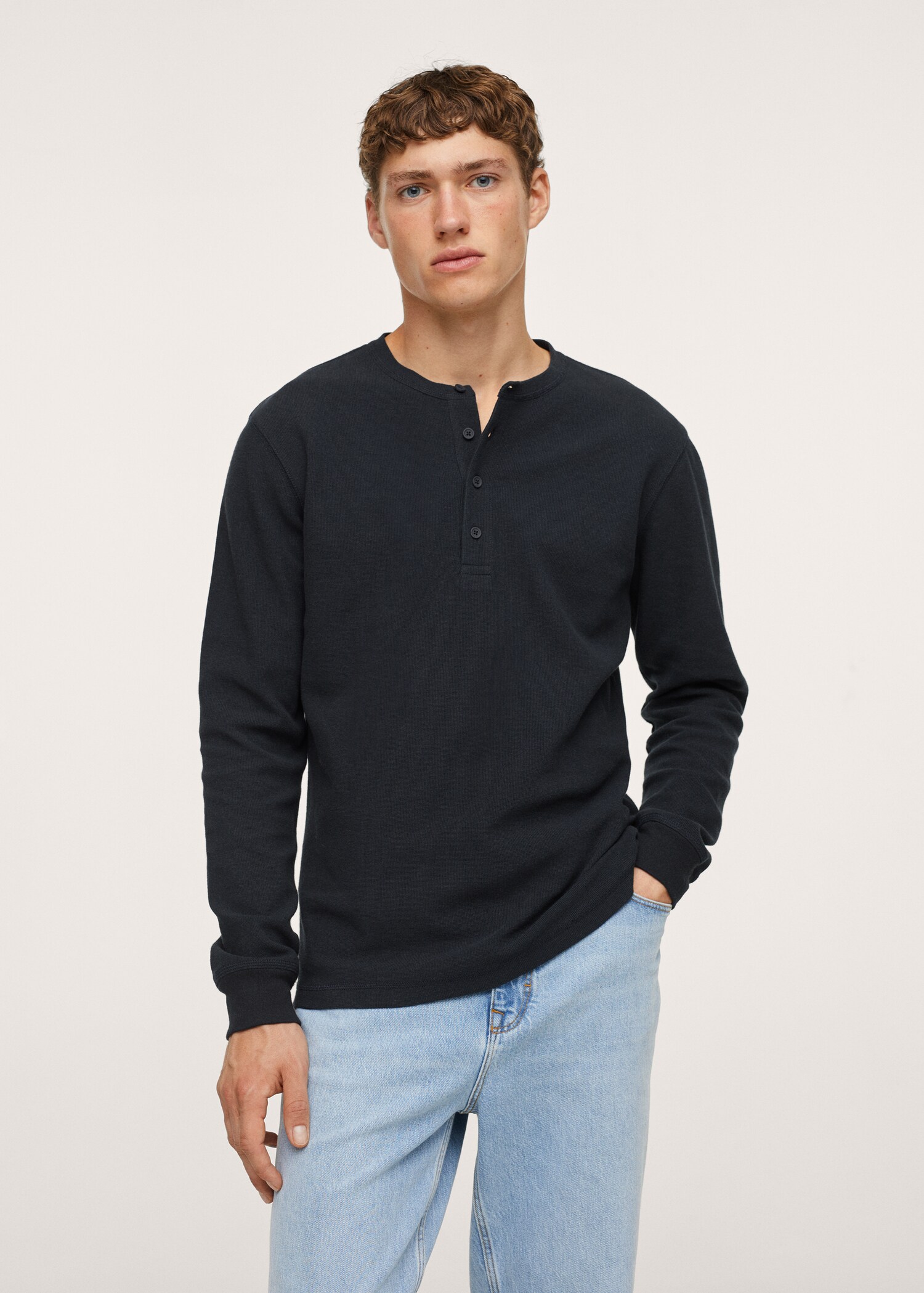 Camiseta manga larga cuello panadero - Plano medio