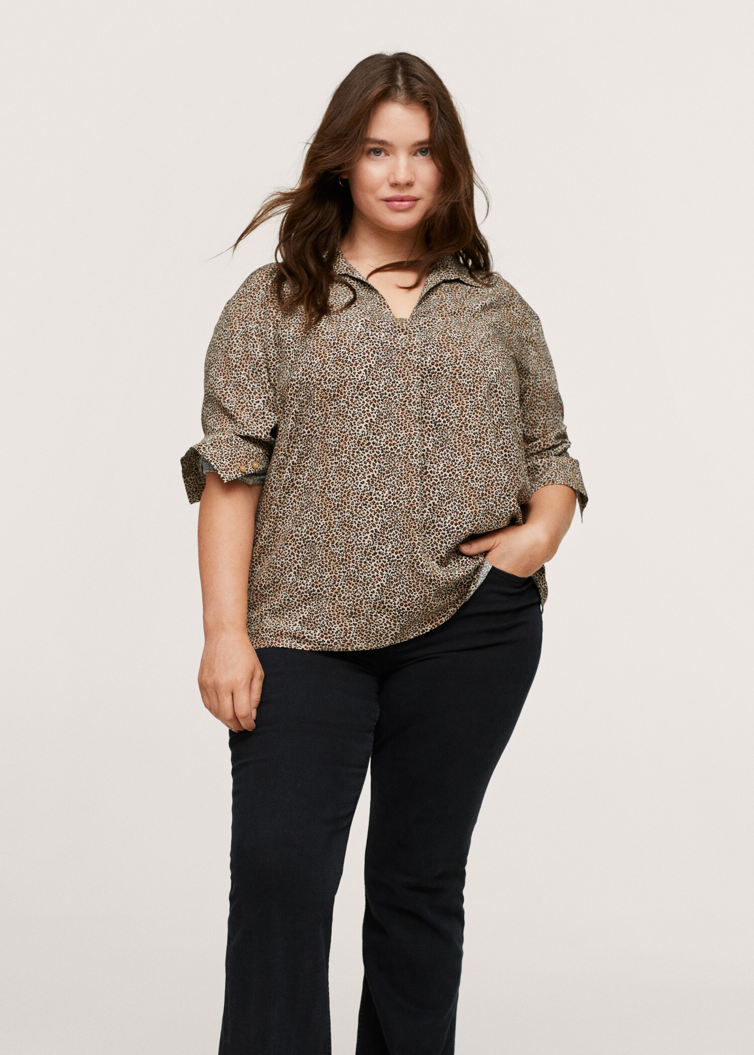 Blusa fluida estampada - Plano medio