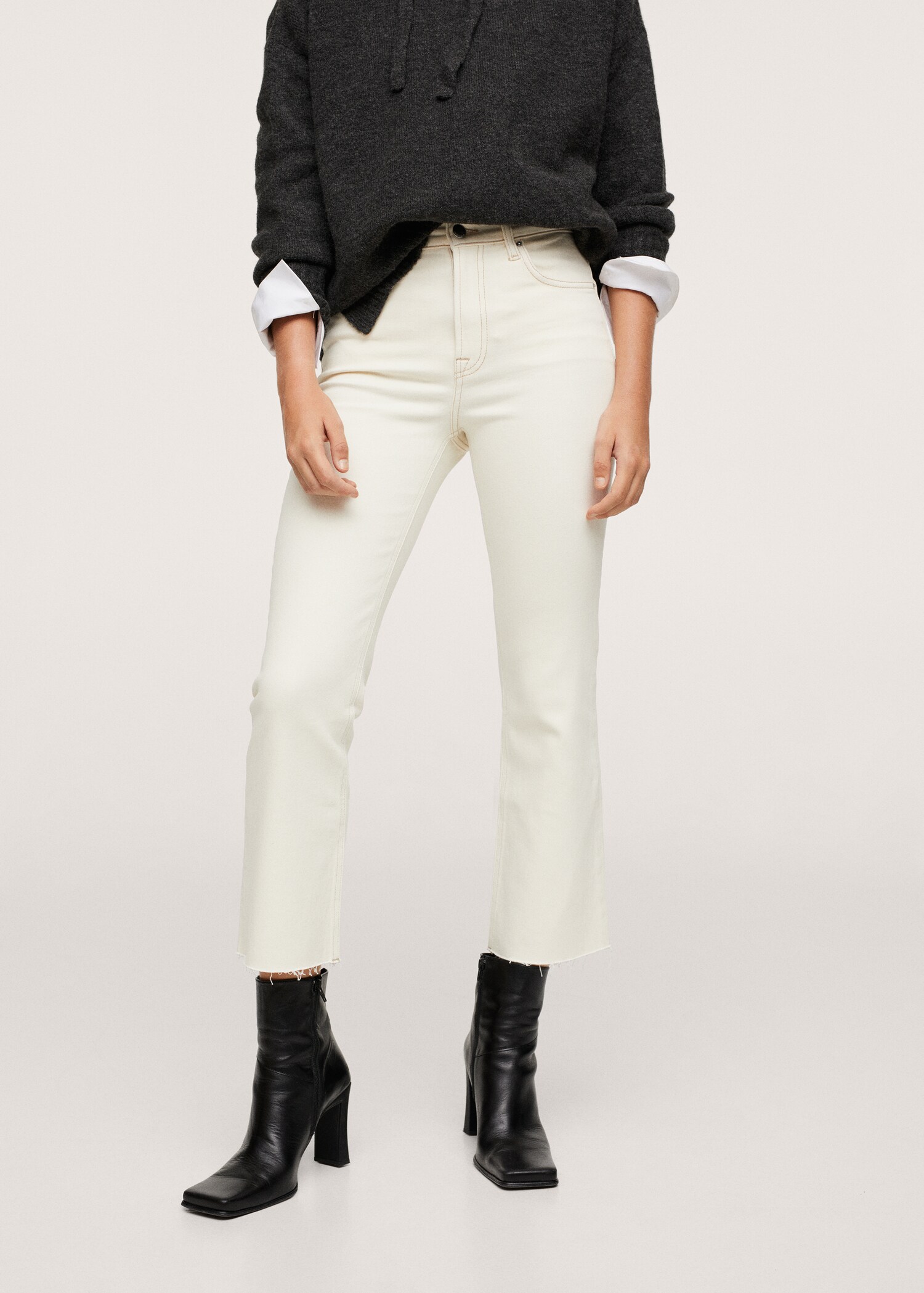 Vaqueros bootcut tiro alto - Plano medio
