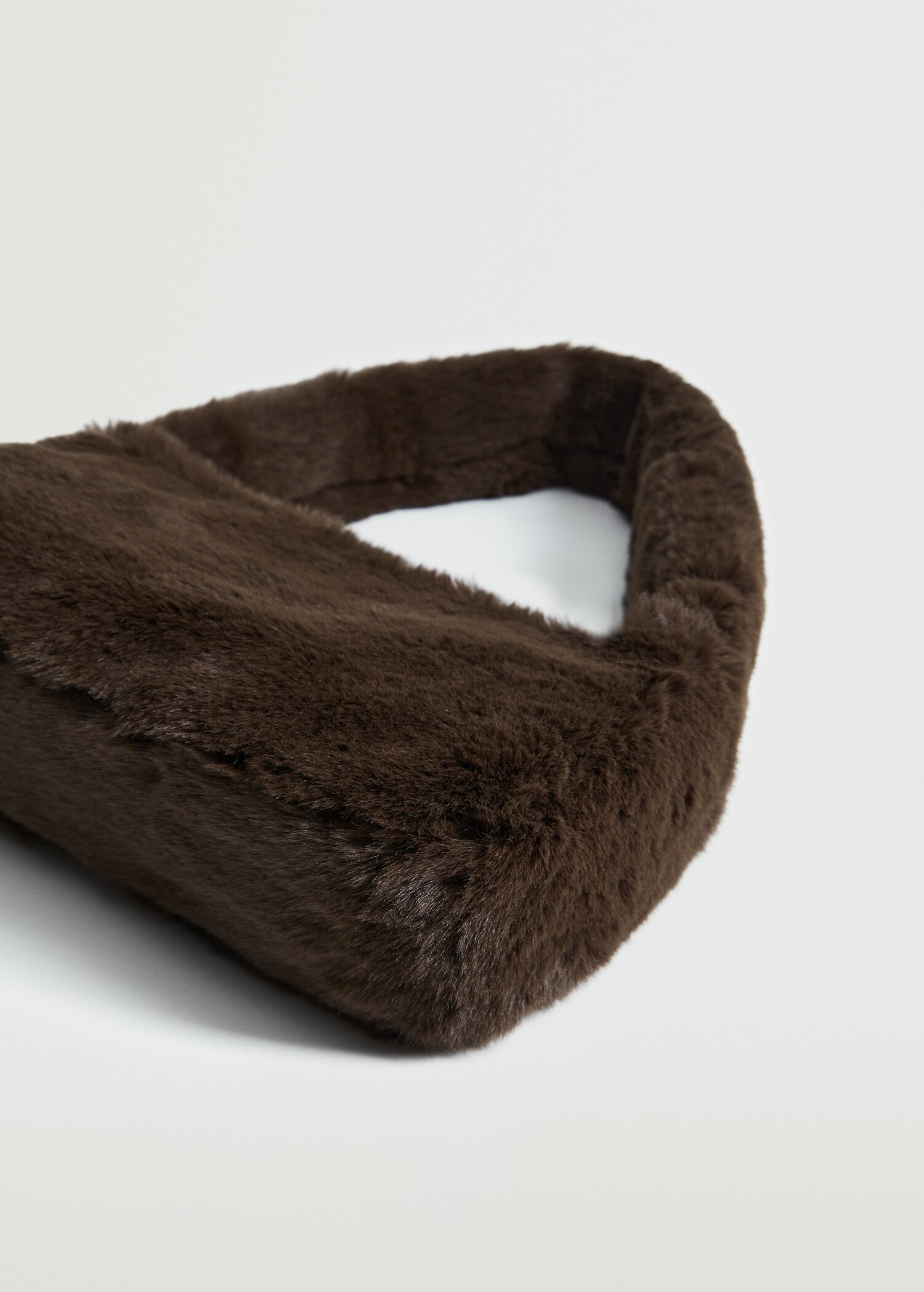 Fur-effect baguette bag - Details of the article 2
