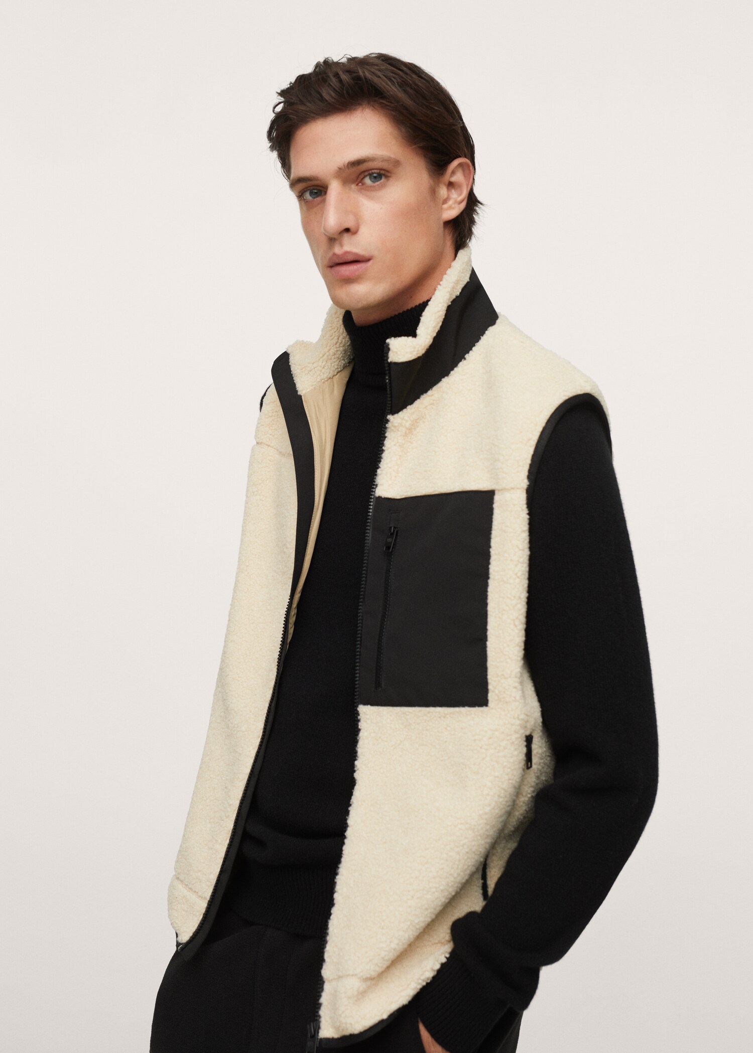 Combined shearling-effect gilet - Details of the article 1
