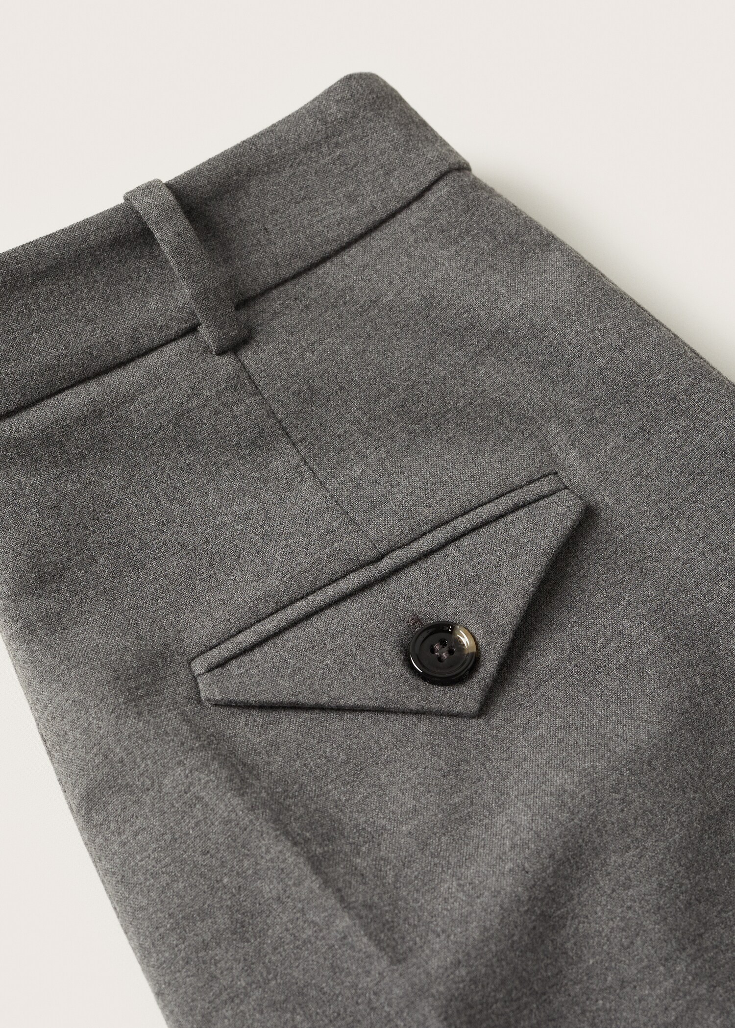 Leather bag with studs and pockets - Details of the article 8