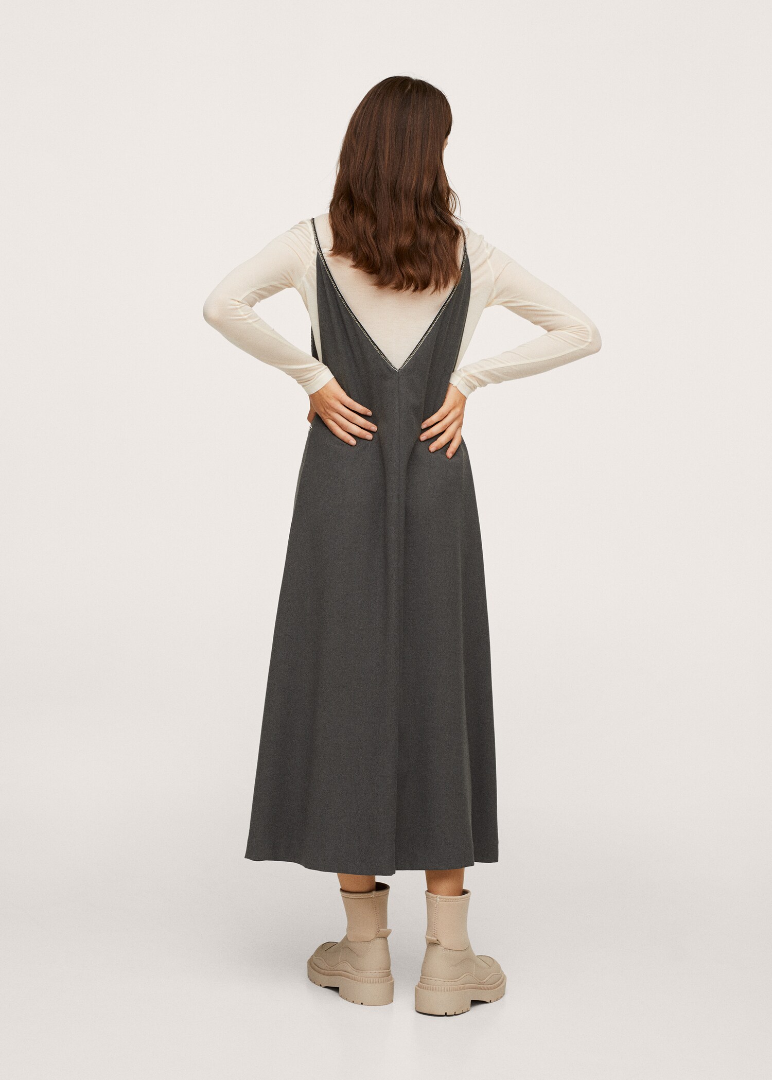 Vestido escote tachuelas - Reverso del artículo