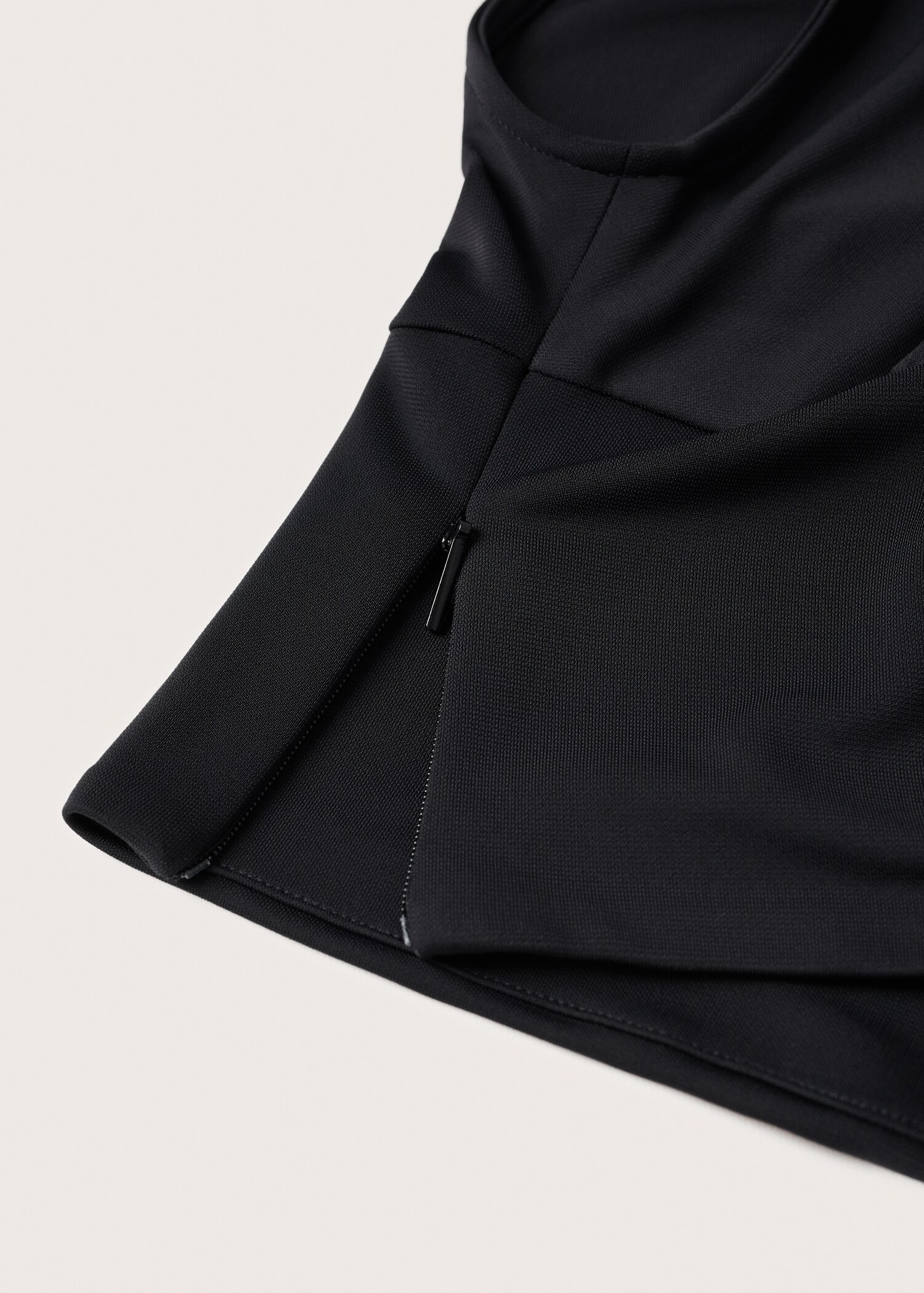 Asymmetric design top - Details of the article 8
