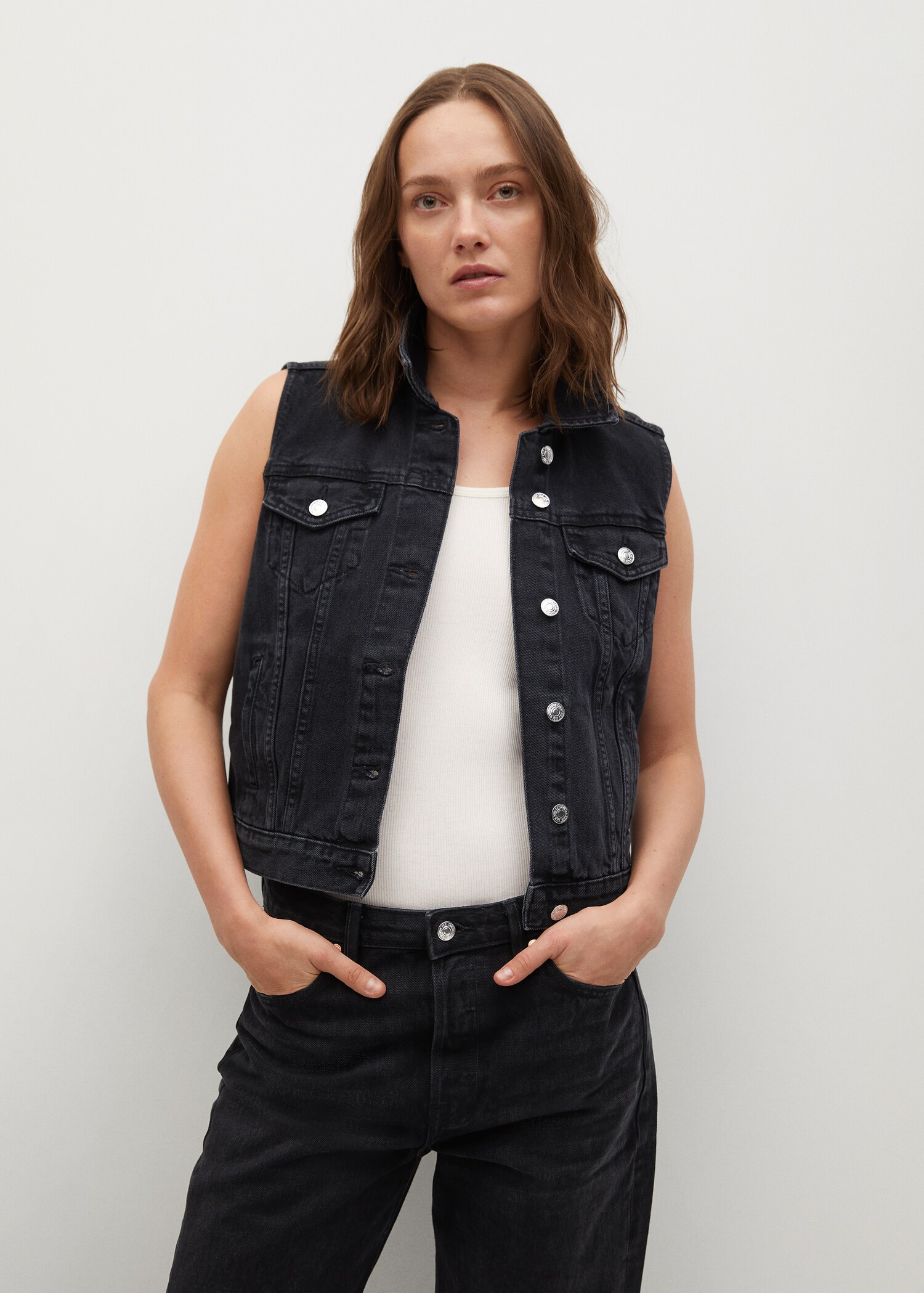Chaleco denim bolsillos - Plano medio