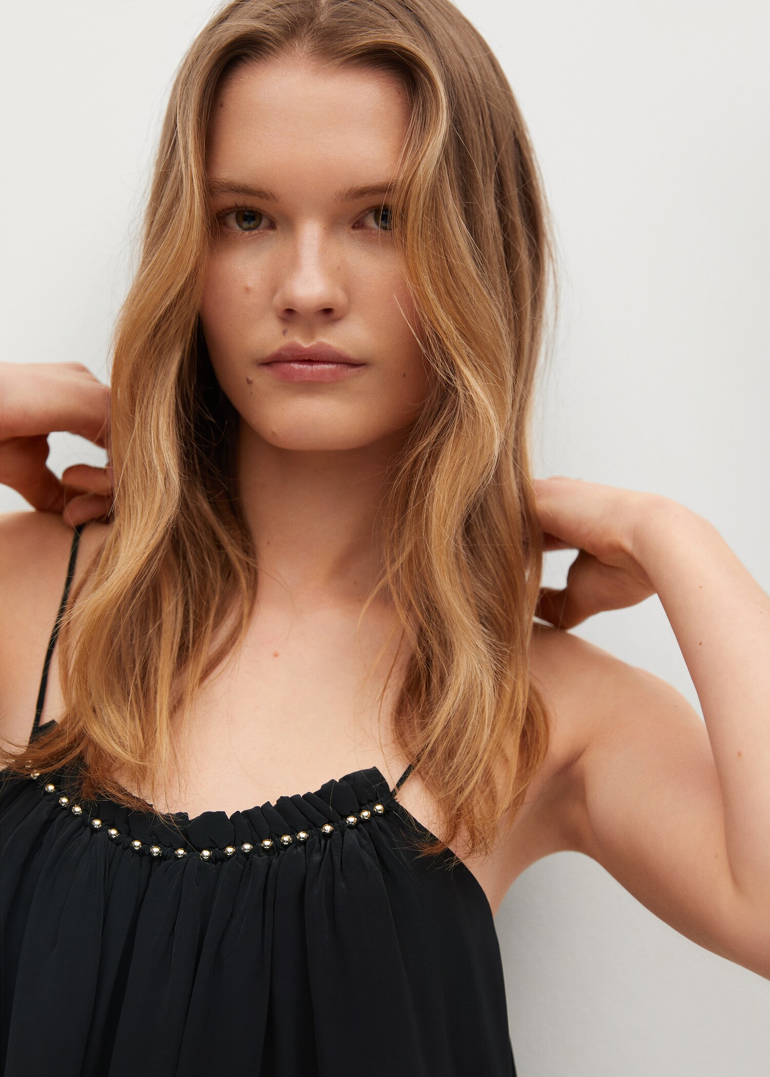 Kleid mit Metall-Applikationen - Detail des Artikels 1