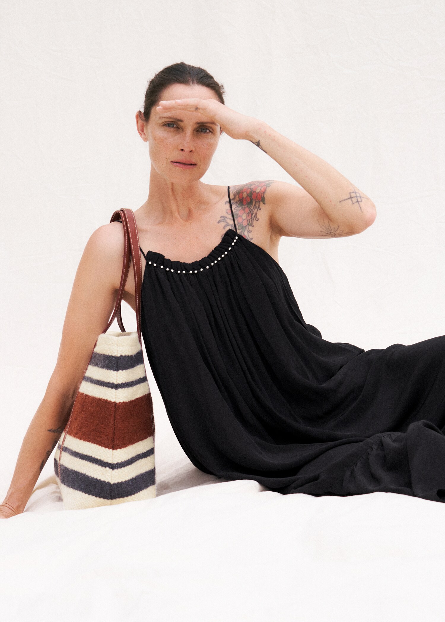 Kleid mit Metall-Applikationen - Detail des Artikels 5
