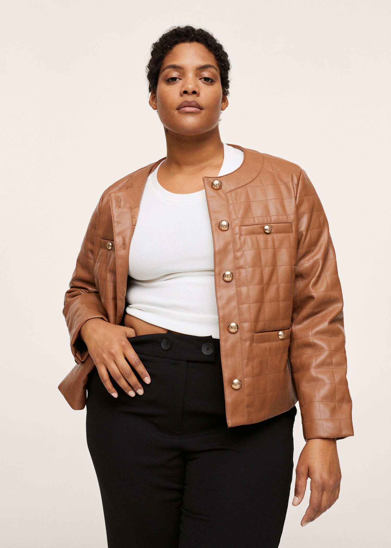 Chaqueta textura botones - Plano medio
