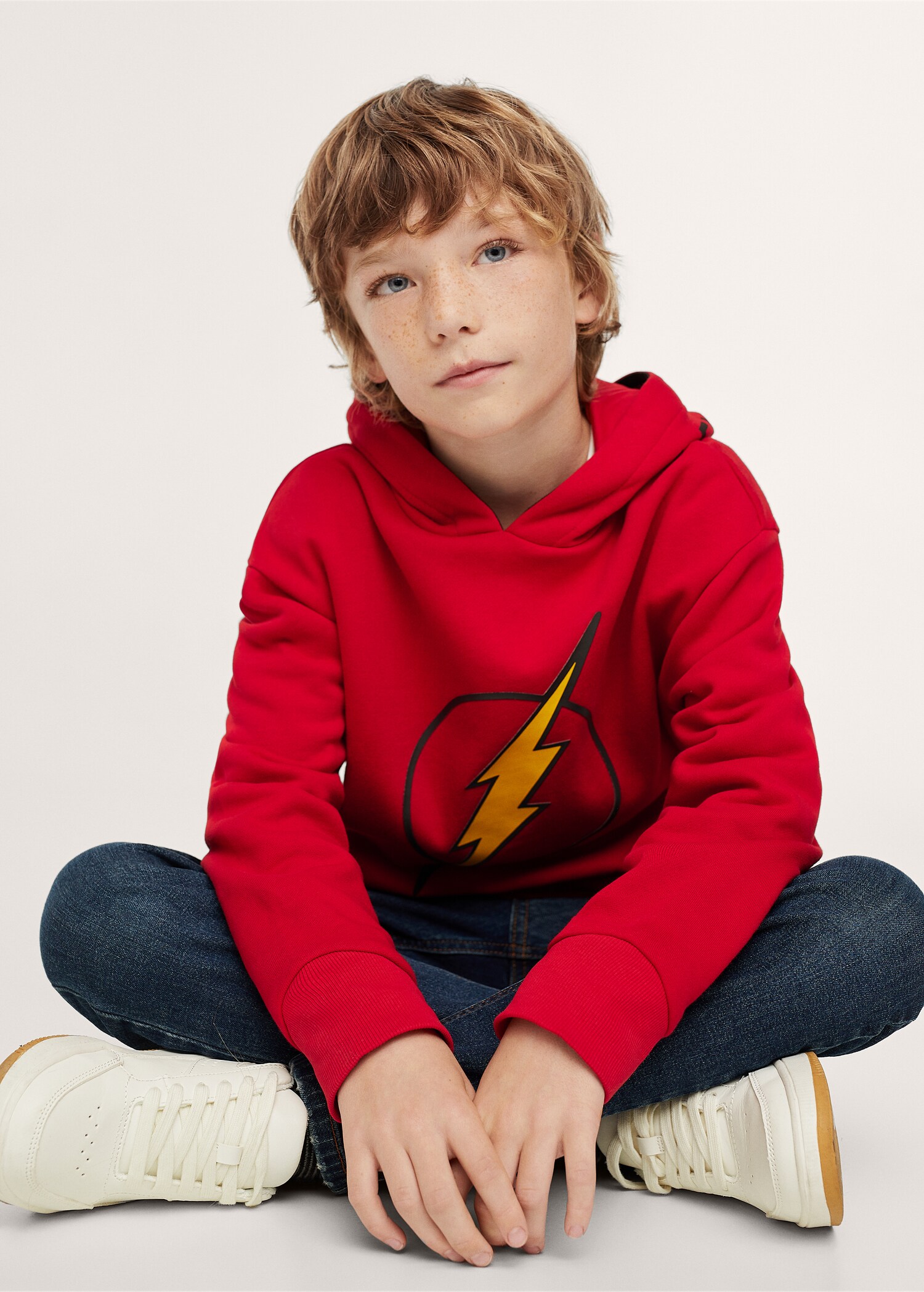 Sudadera superhéroe - Plano medio
