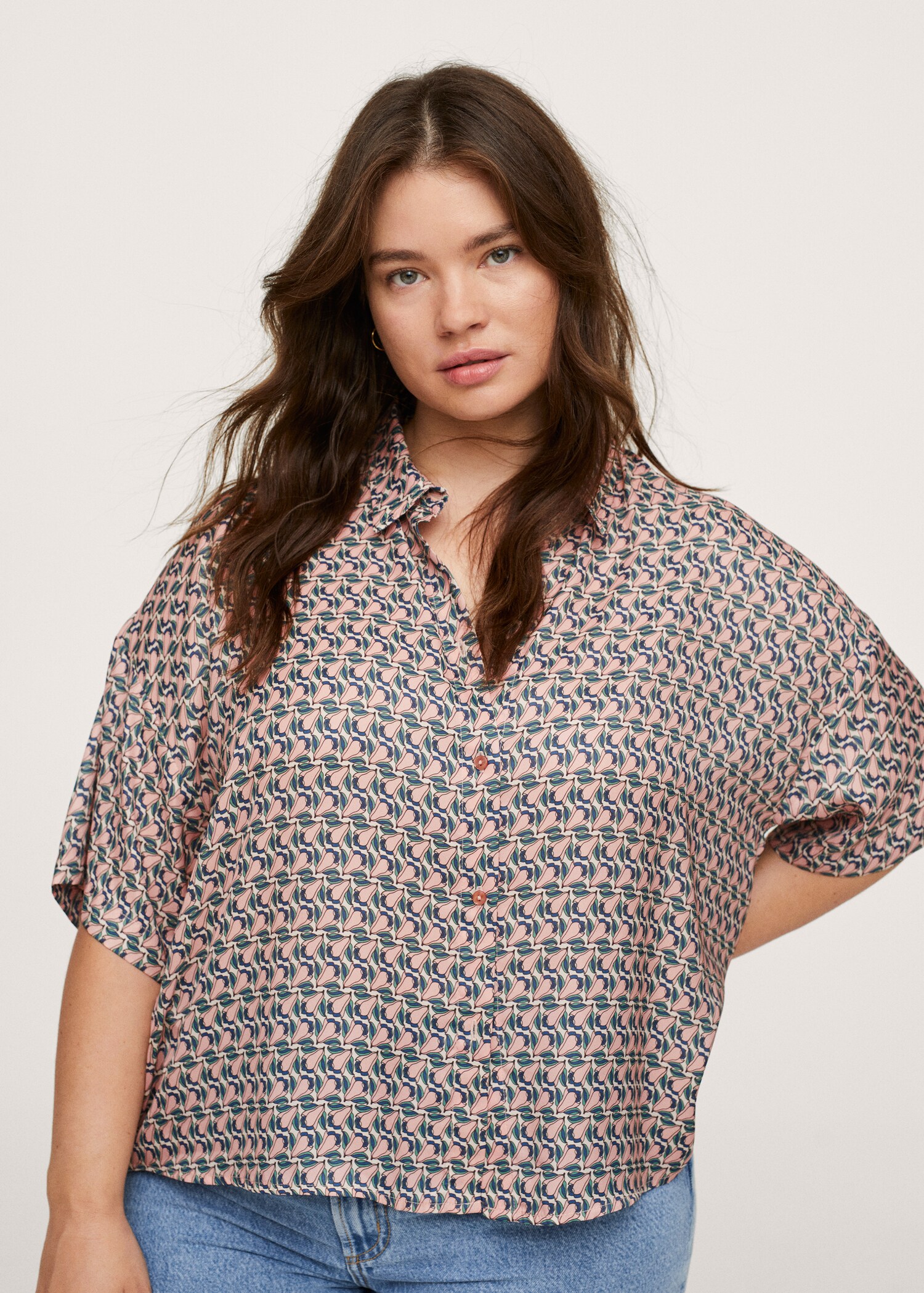 Blusa fluida estampada - Plano medio
