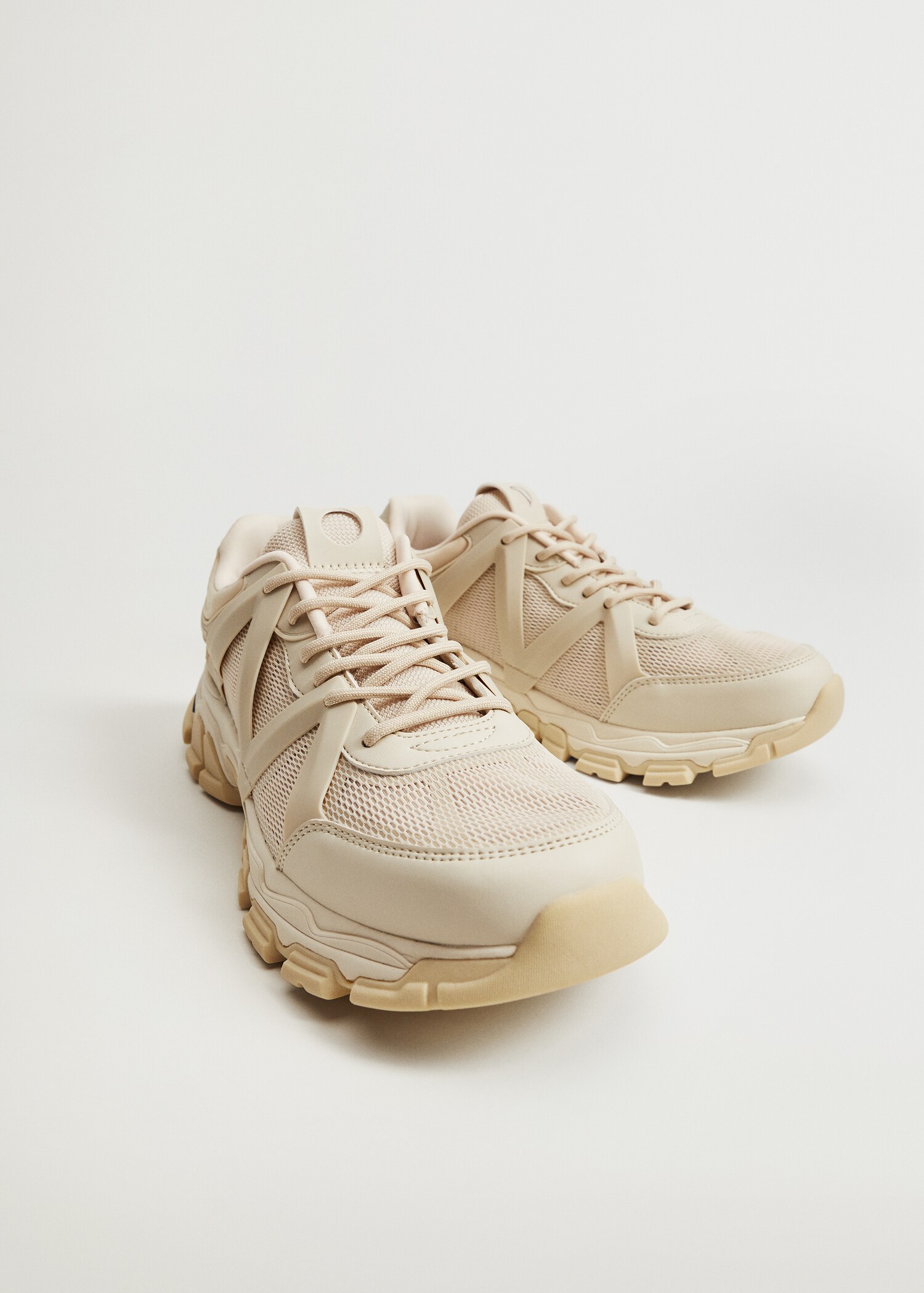 Deportiva suela track - Plano medio