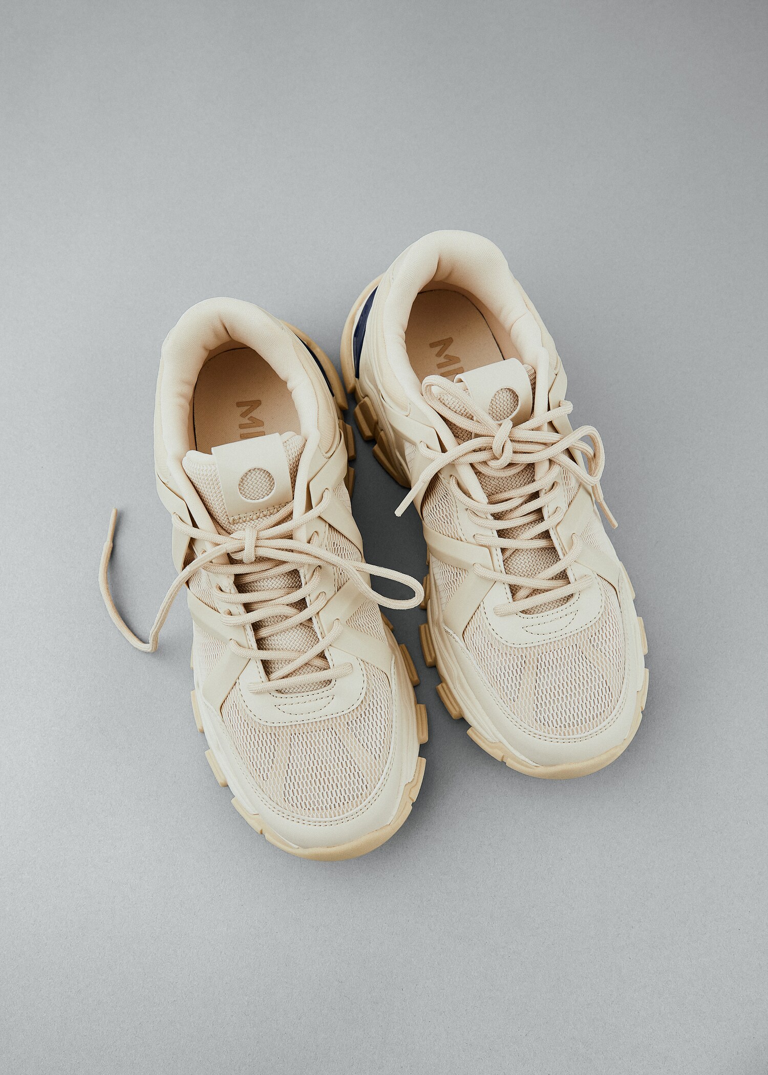 Deportiva suela track - Detalle del artículo 8