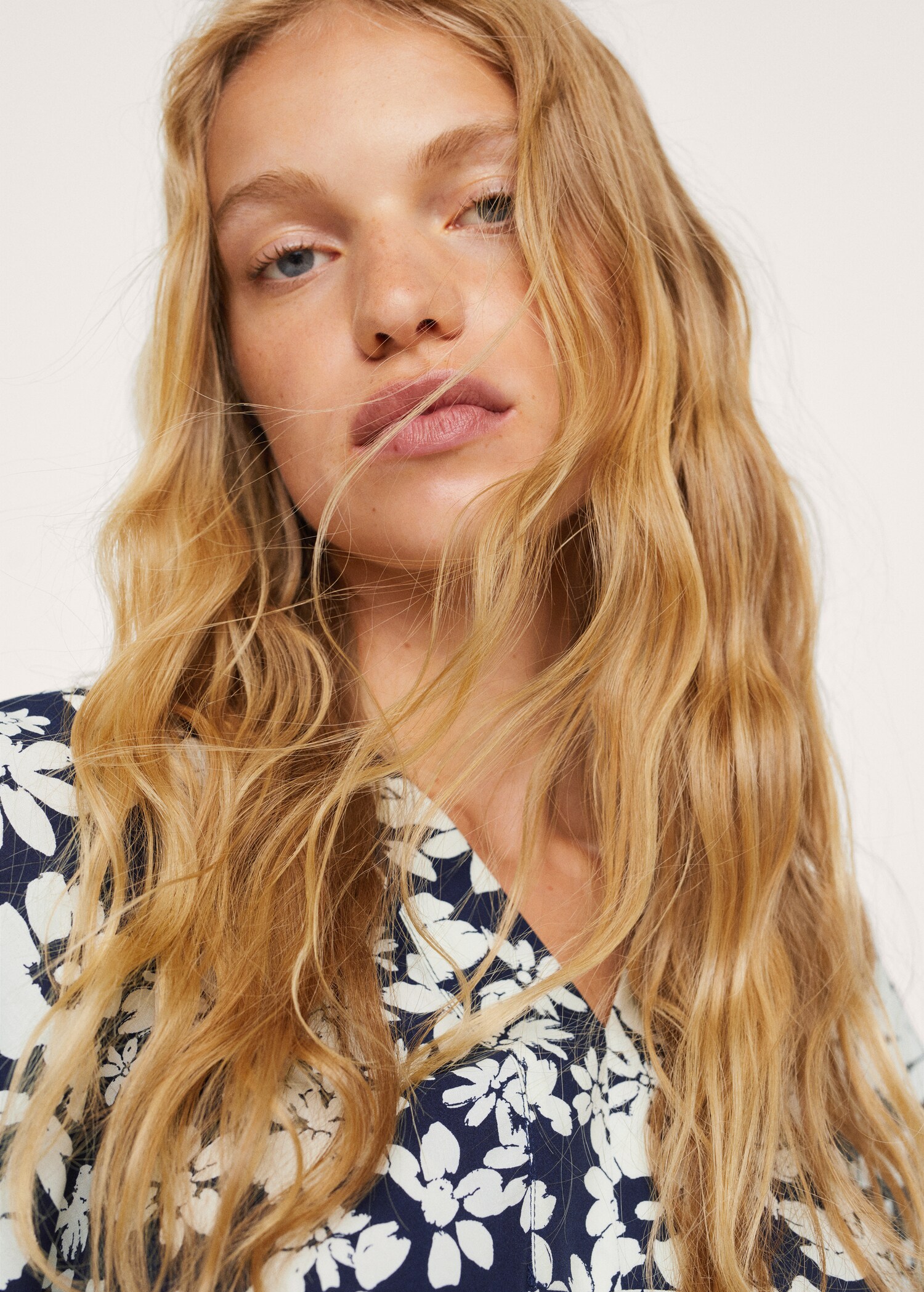 Blusa fluida estampado floral - Detalle del artículo 1