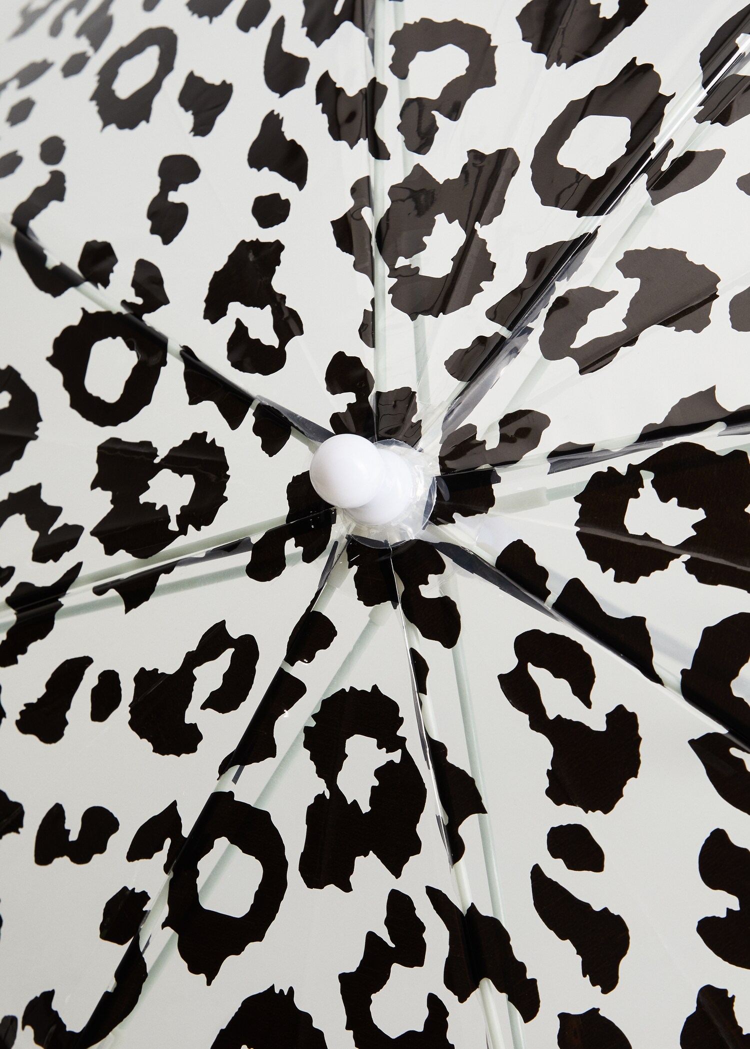 Paraguas estampado leopardo - Plano medio