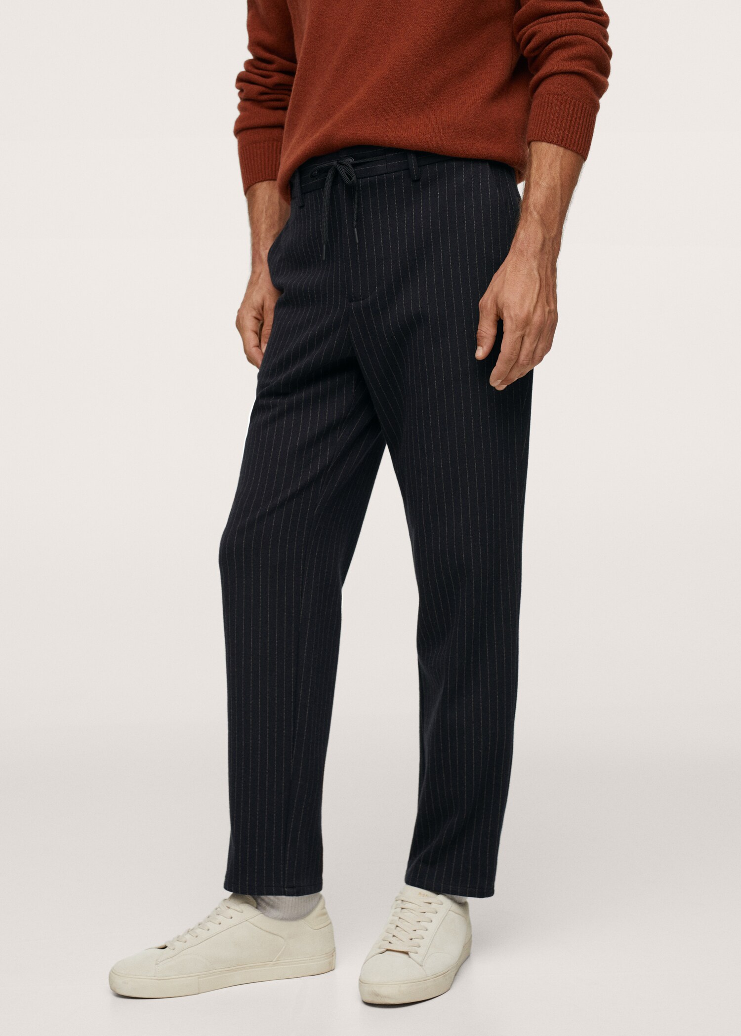 Kalhoty tapered fit s proužky - Náhled ve středové rovině