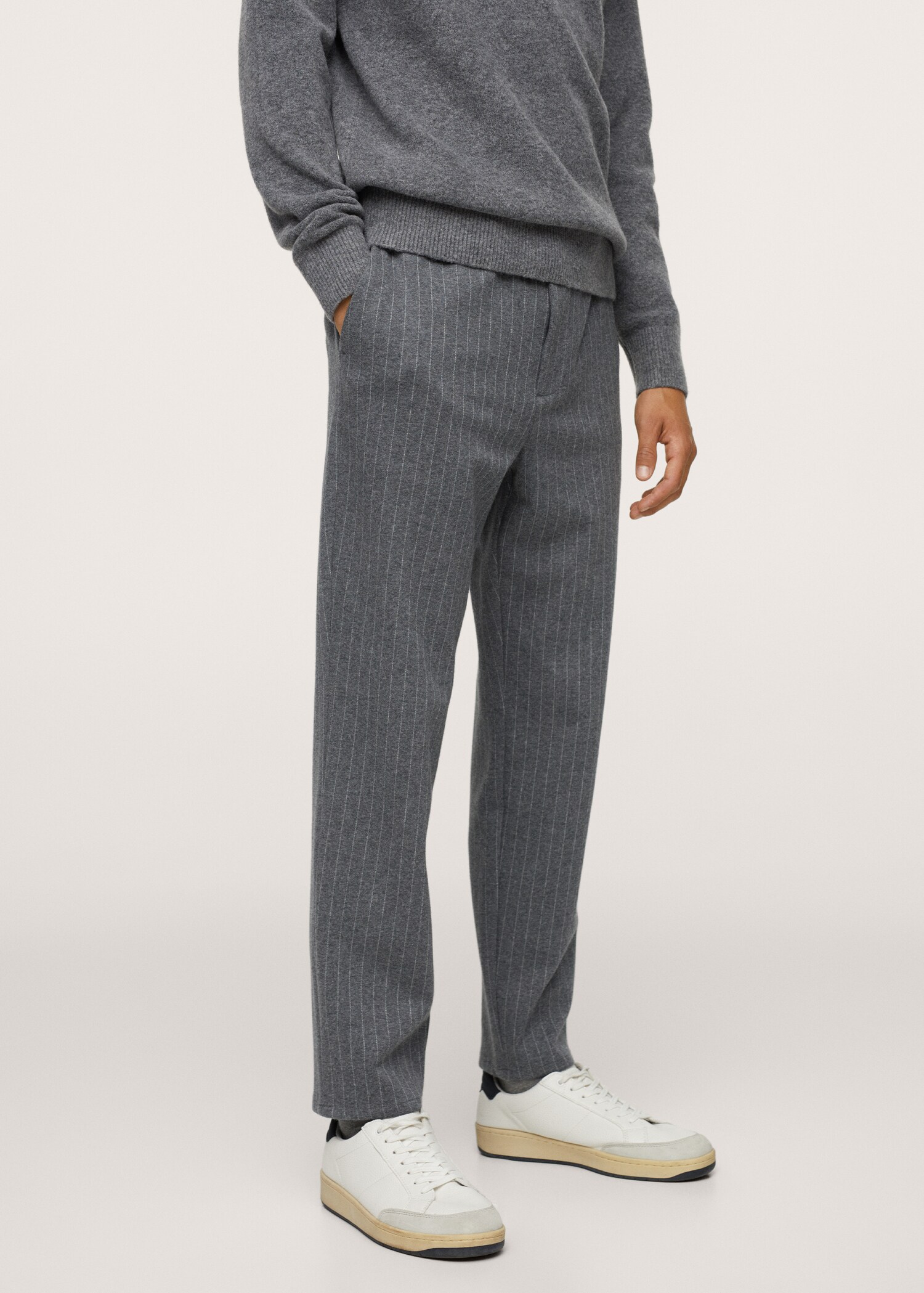 Kalhoty tapered fit s proužky - Náhled ve středové rovině