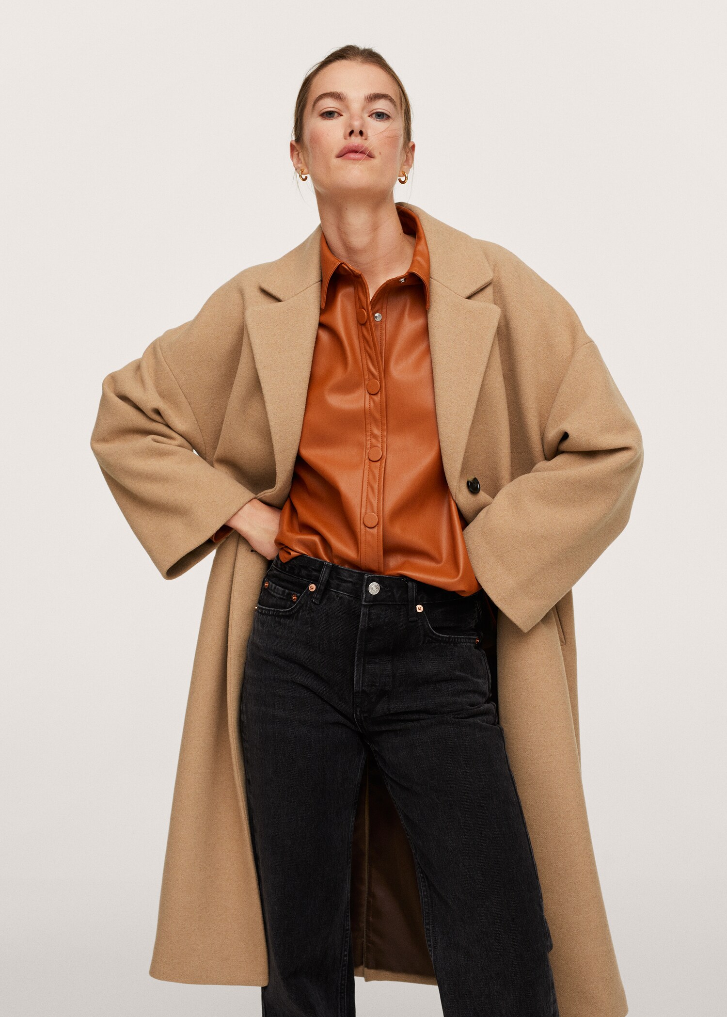 Abrigo lana oversize - Plano medio