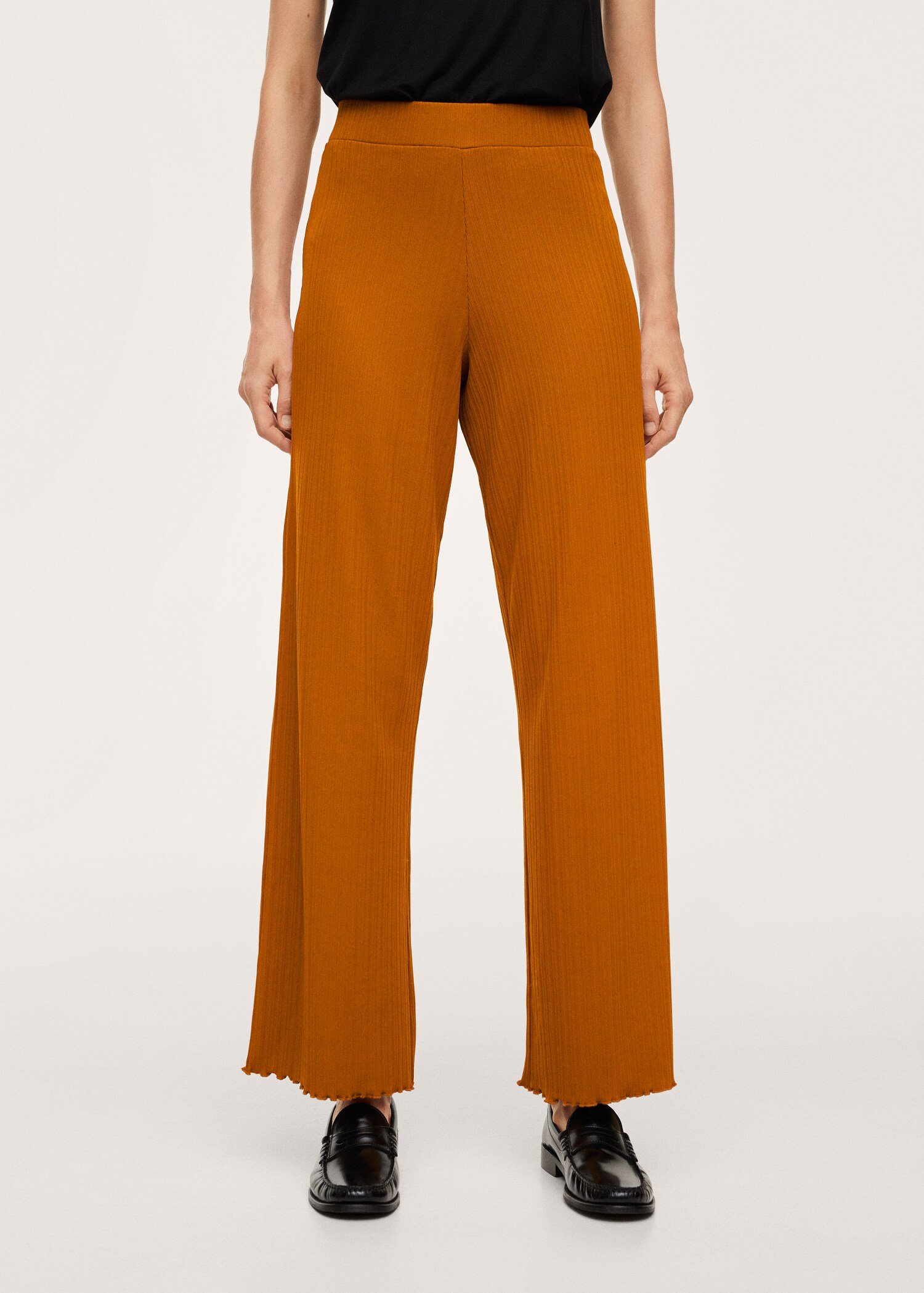 Pantalón acampanado canalé - Plano medio