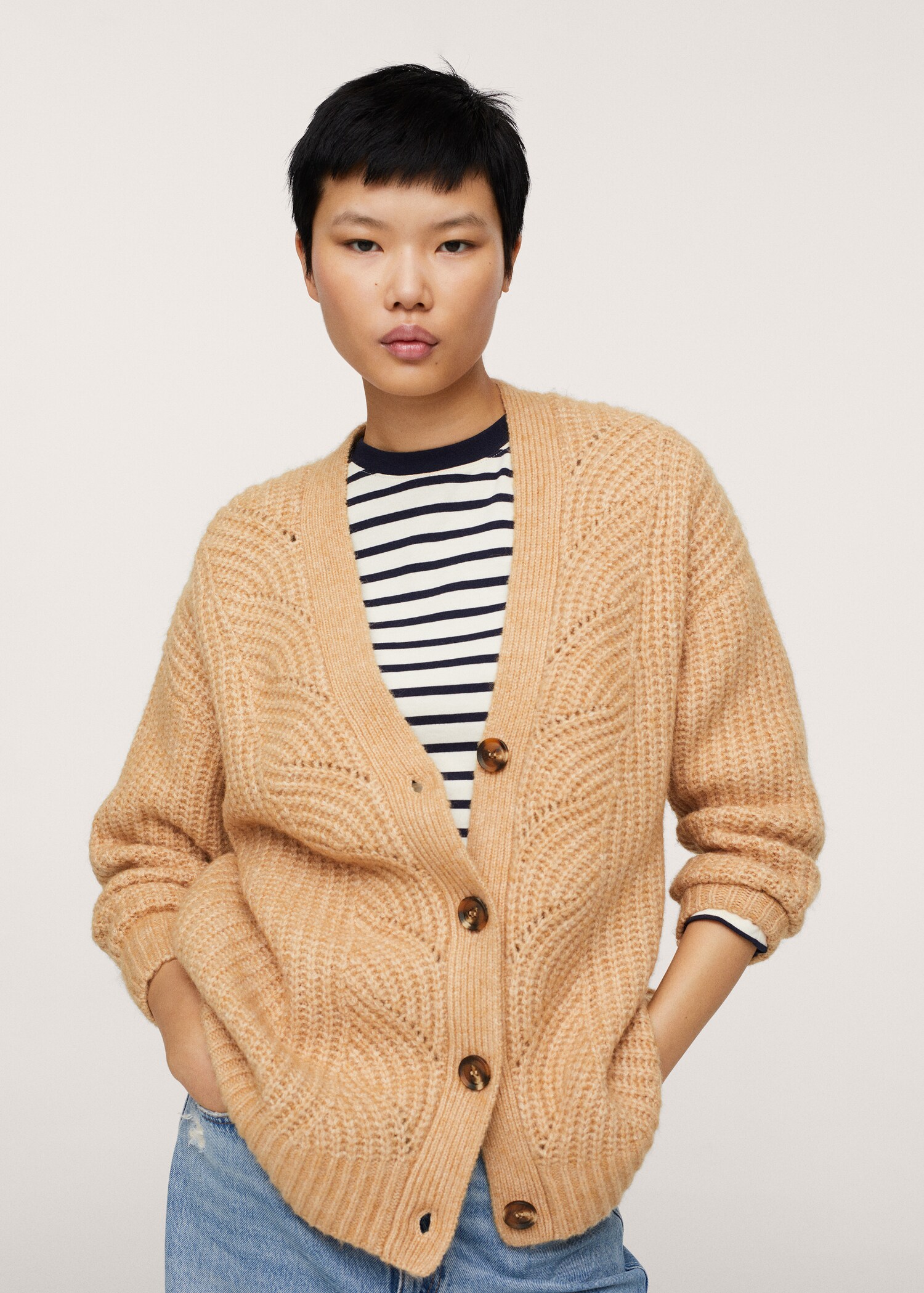 Cardigan punto oversize - Plano medio