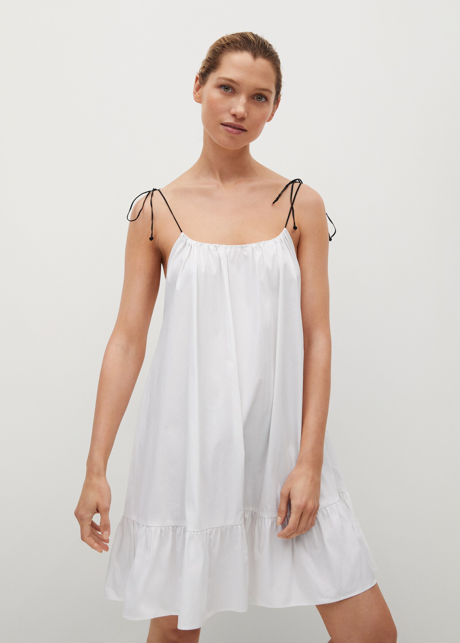 Robe coton volantée - Plan moyen
