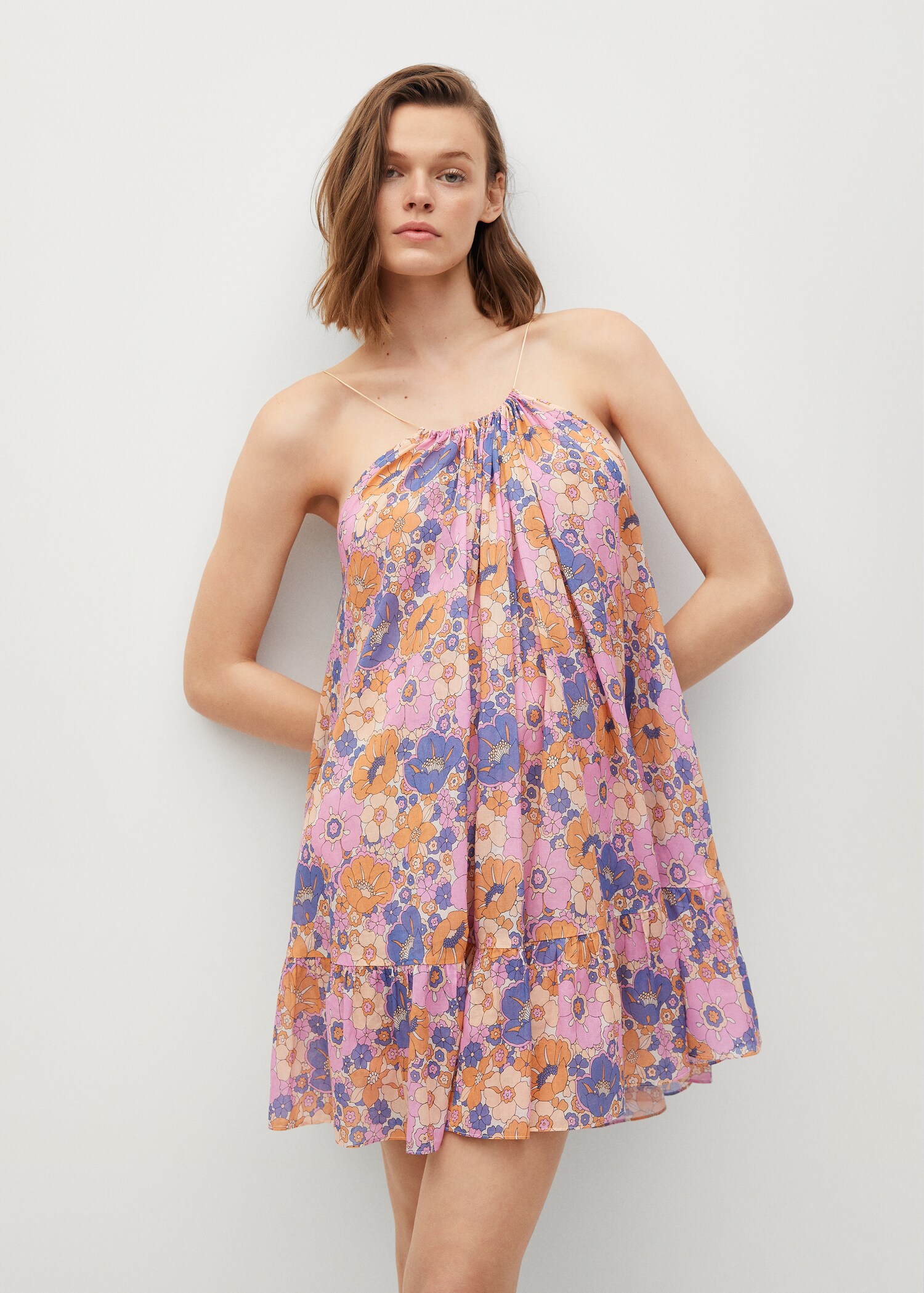Robe coton volantée - Plan moyen