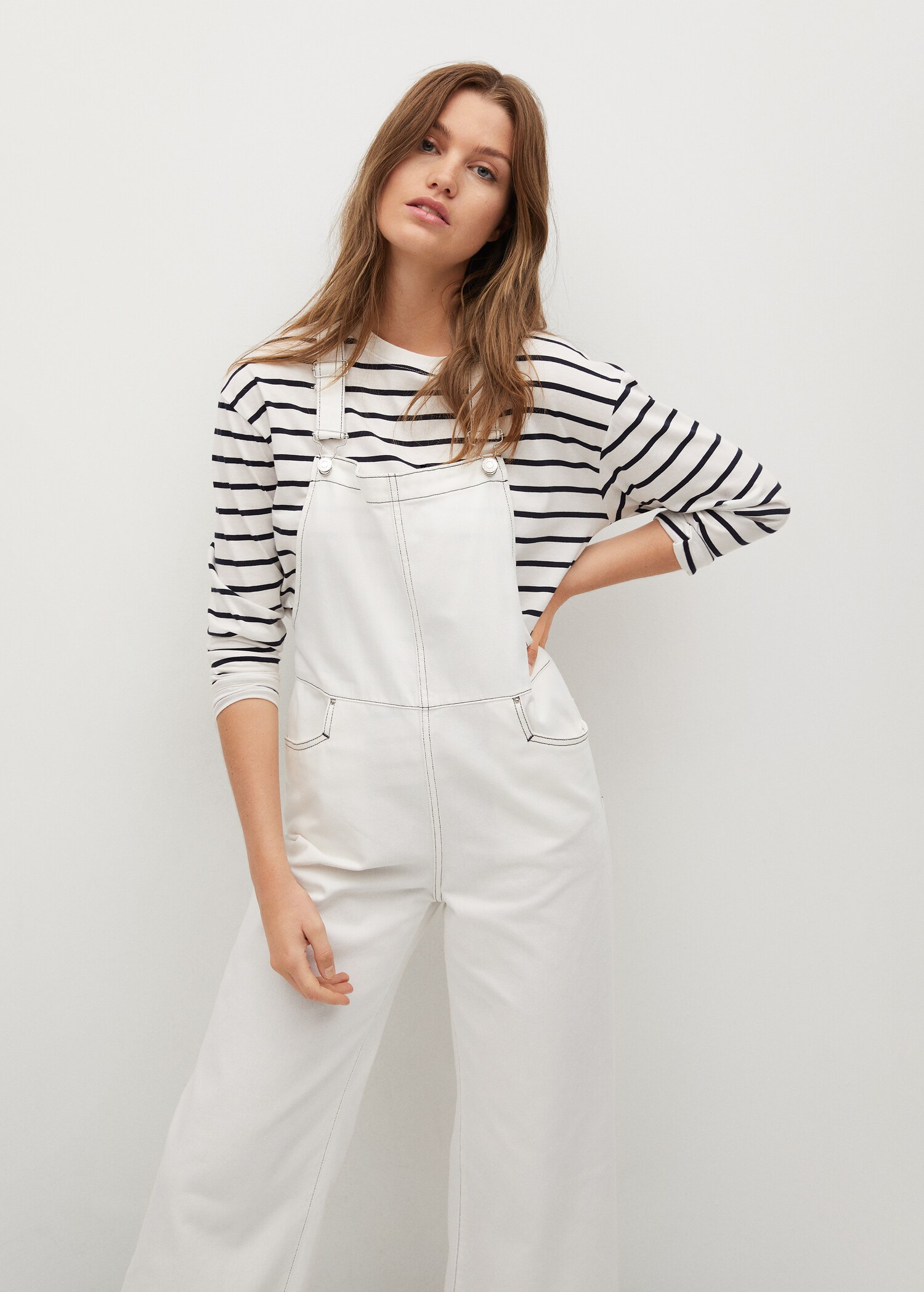 Peto denim costuras contraste - Plano medio