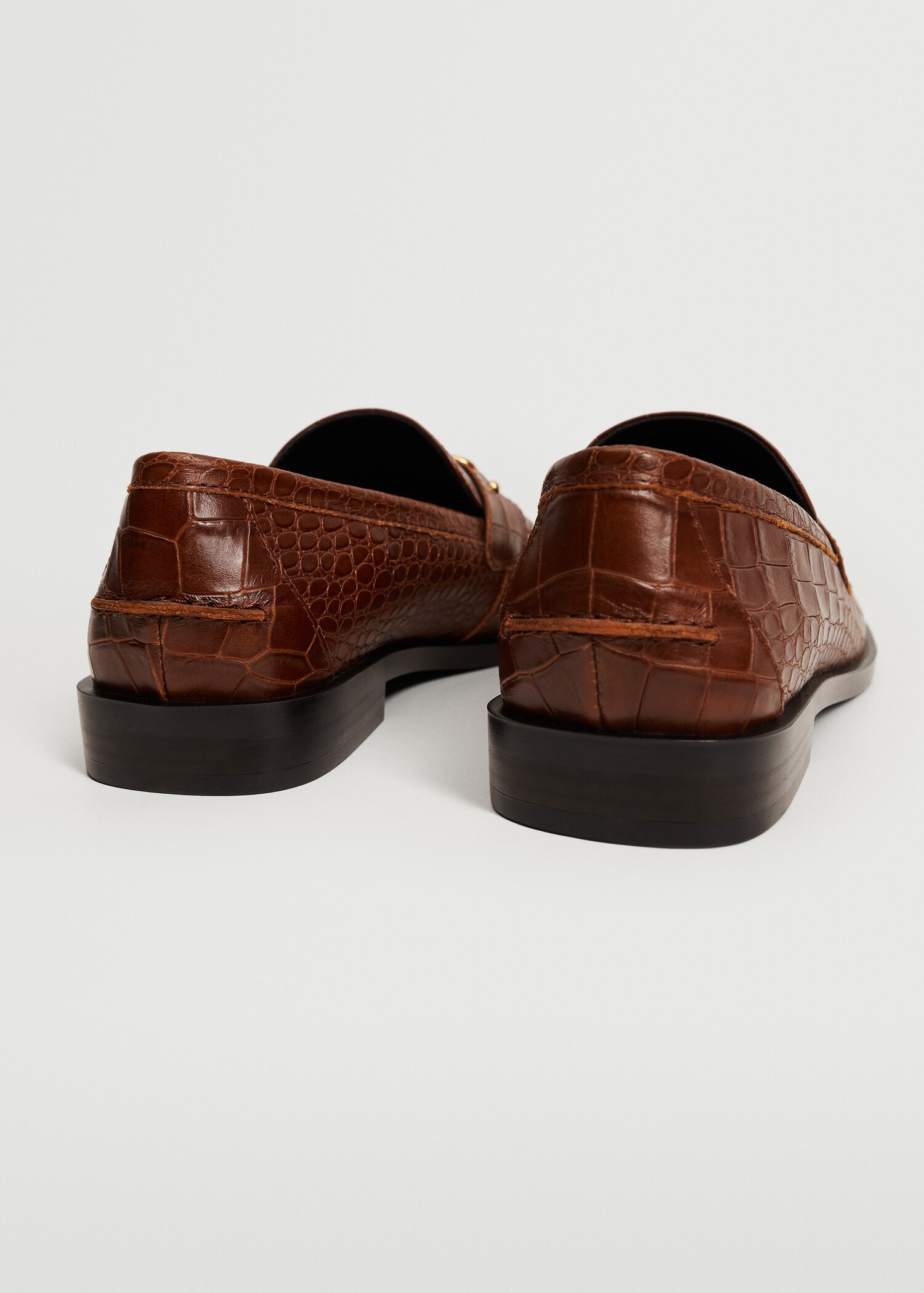 Mocassim de pele com fivela - Pormenor do artigo 2