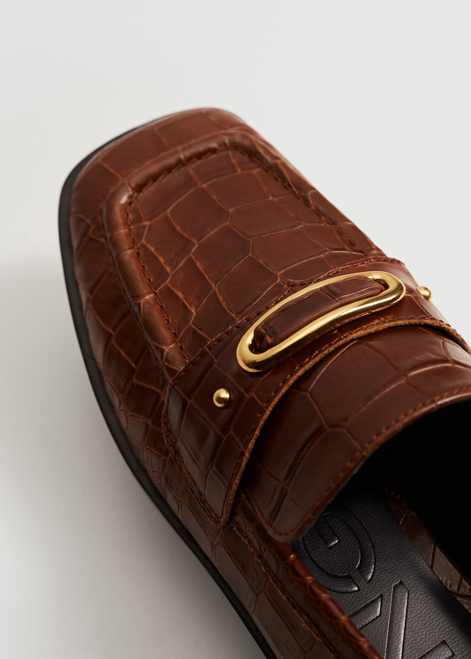 Mocassim de pele com fivela - Pormenor do artigo 3