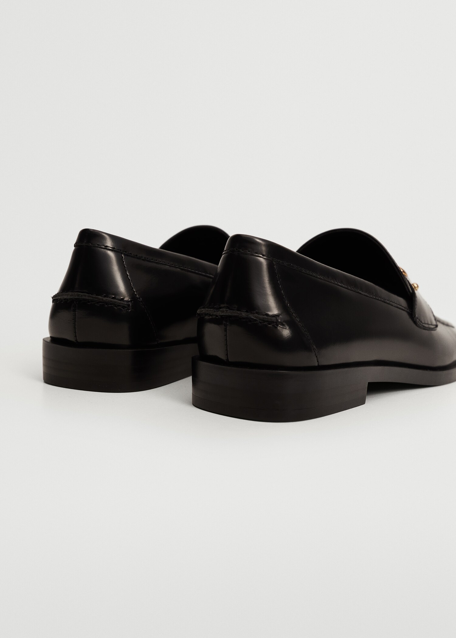 Mocassim de pele com fivela - Pormenor do artigo 2