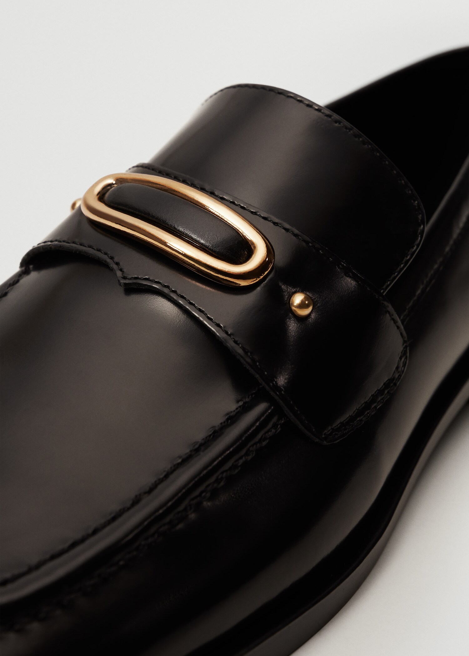 Mocassim de pele com fivela - Pormenor do artigo 3