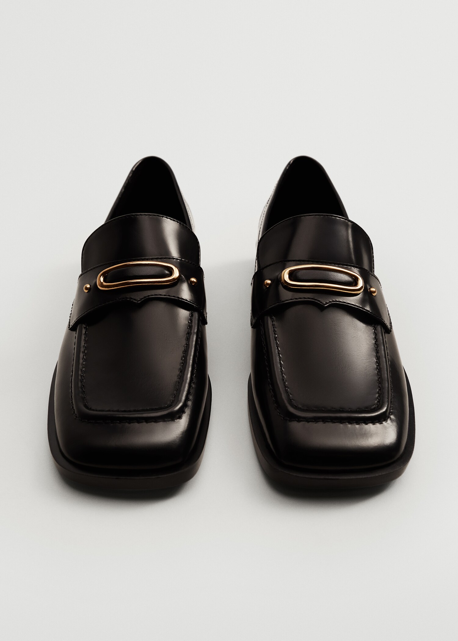 Mocassim de pele com fivela - Pormenor do artigo 4