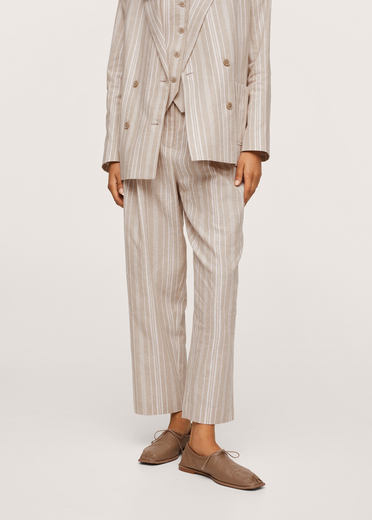 Pantalón traje lino - Plano medio