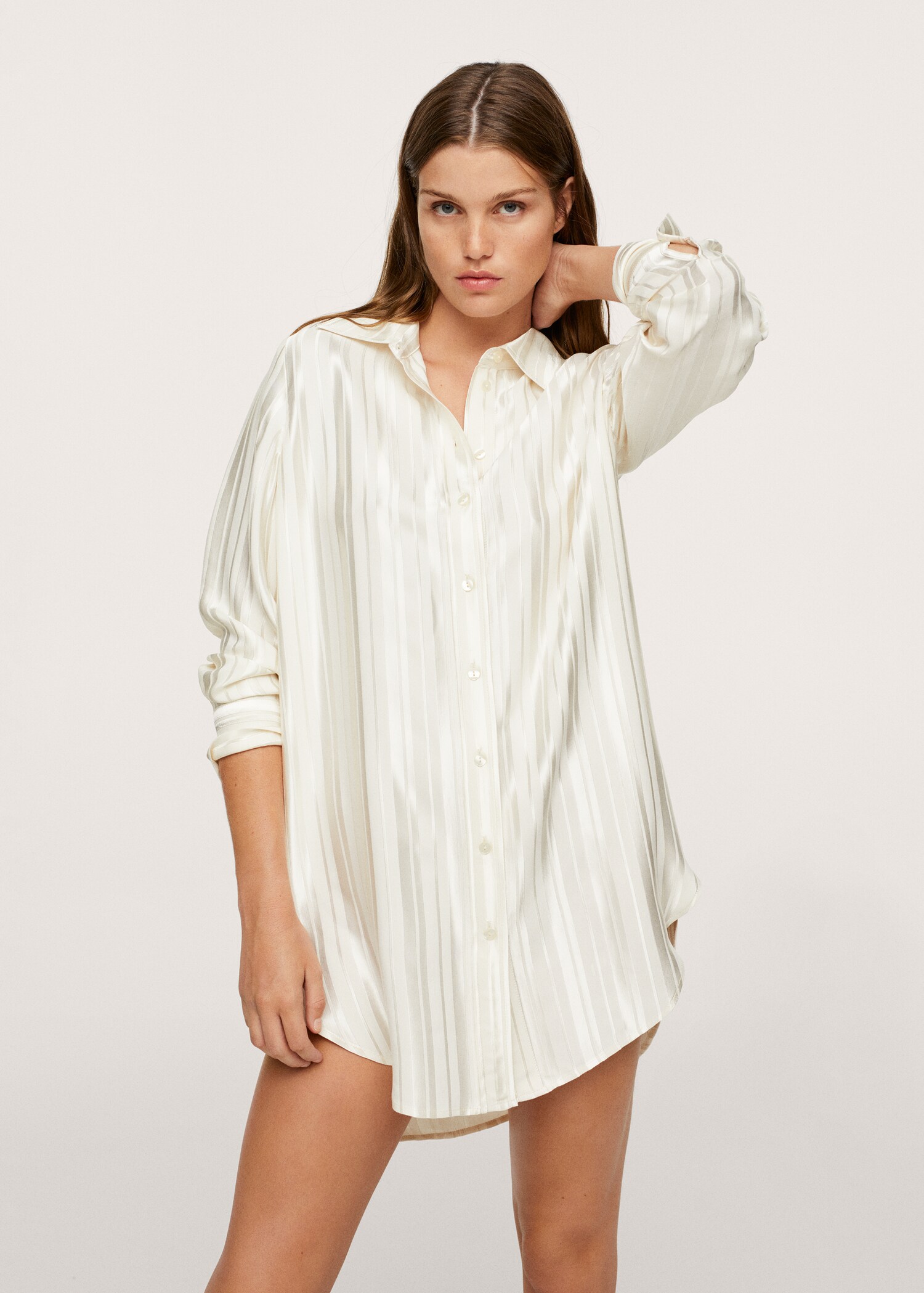 Camisón satinado rayas - Plano medio