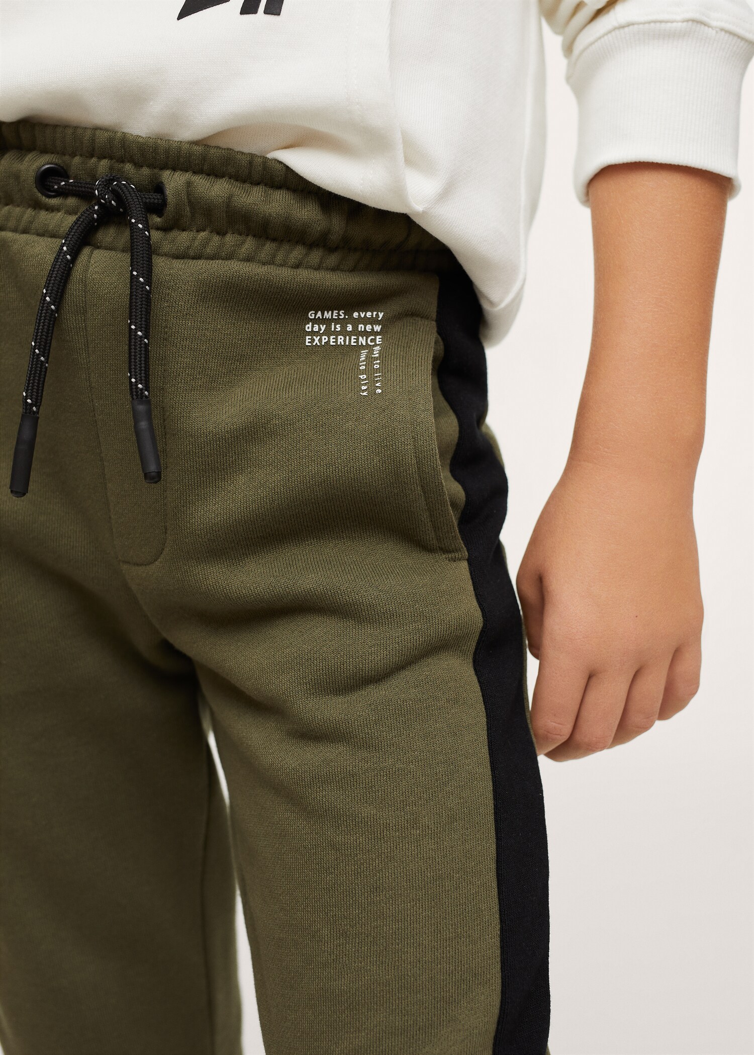 Kalhoty jogger s pruhy - Detail zboží 2