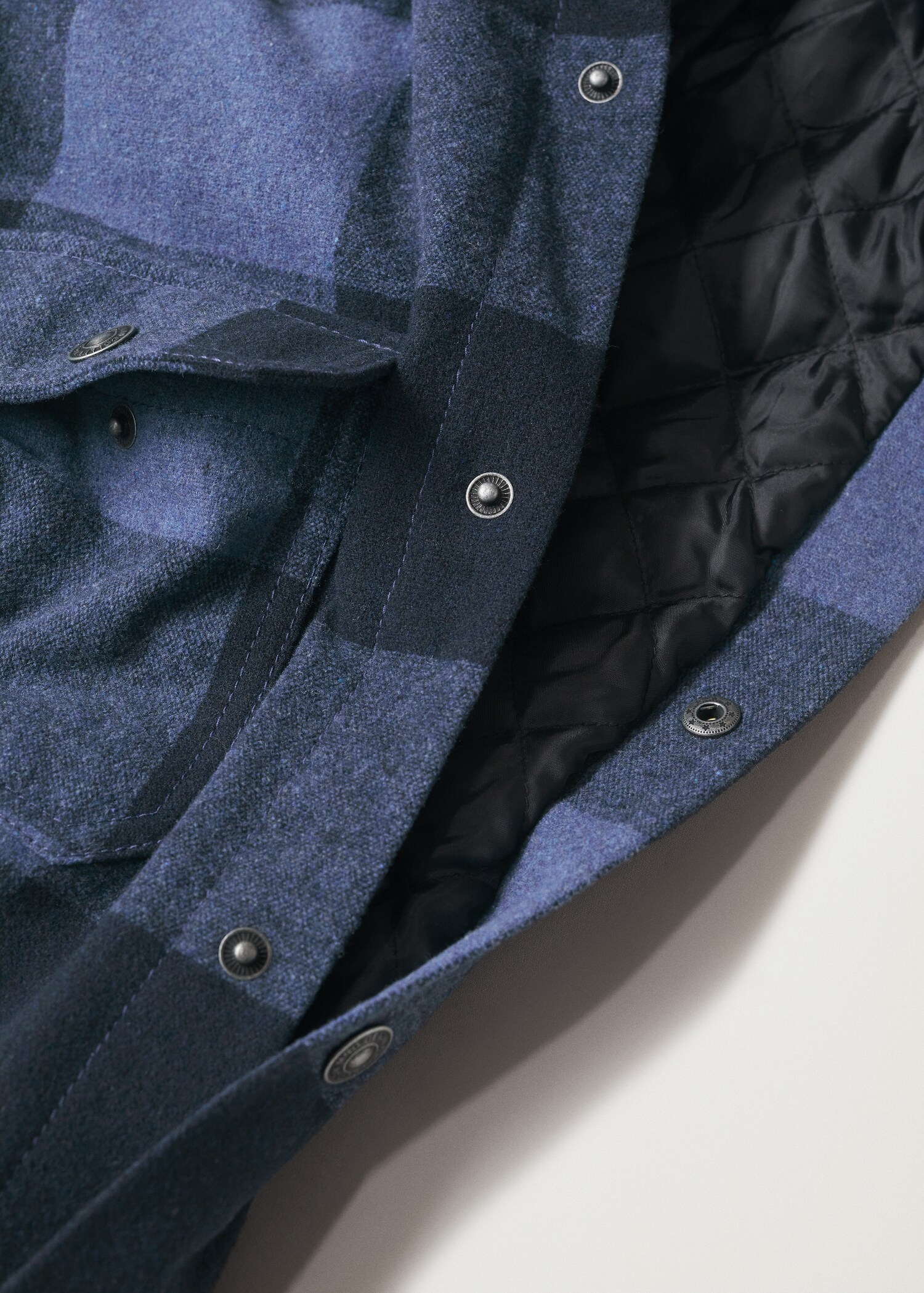 Karierte Jacke mit Taschen - Detail des Artikels 8