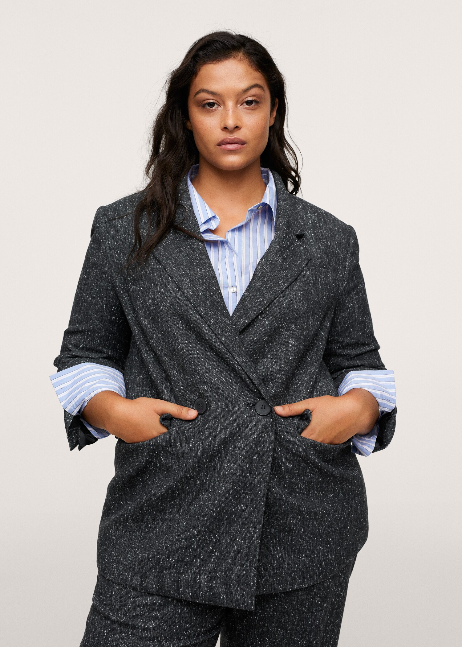 Americana traje jaspeada - Plano medio