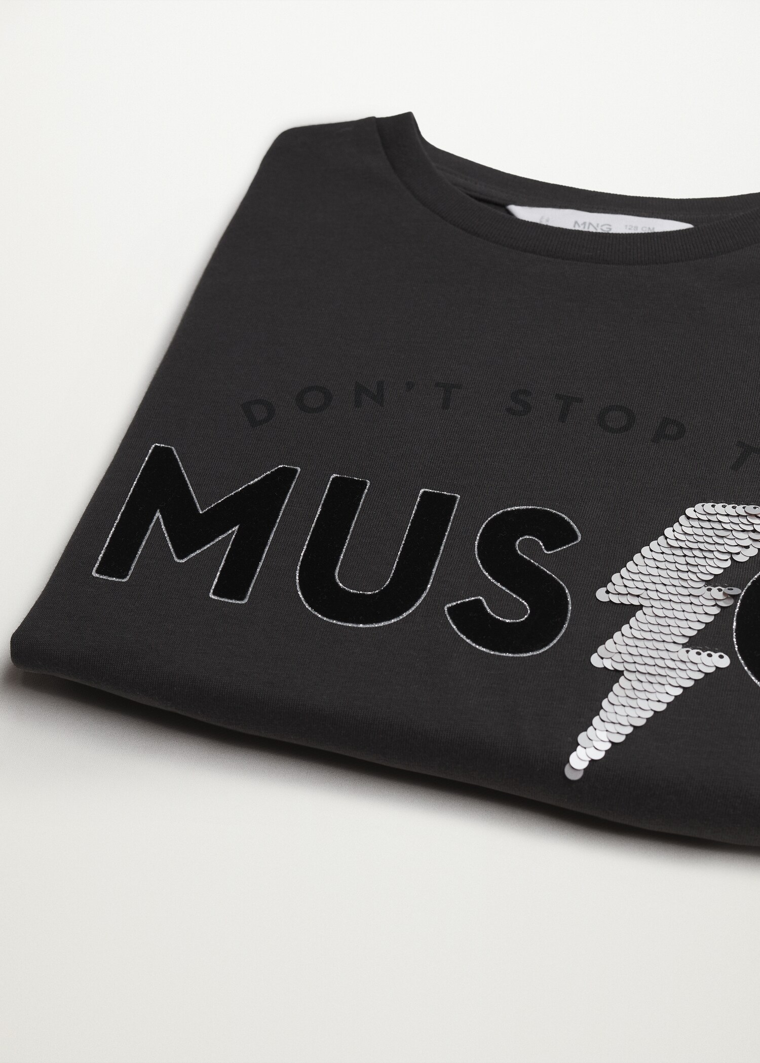Long-sleeved t-shirt with sequins - Details of the article 8