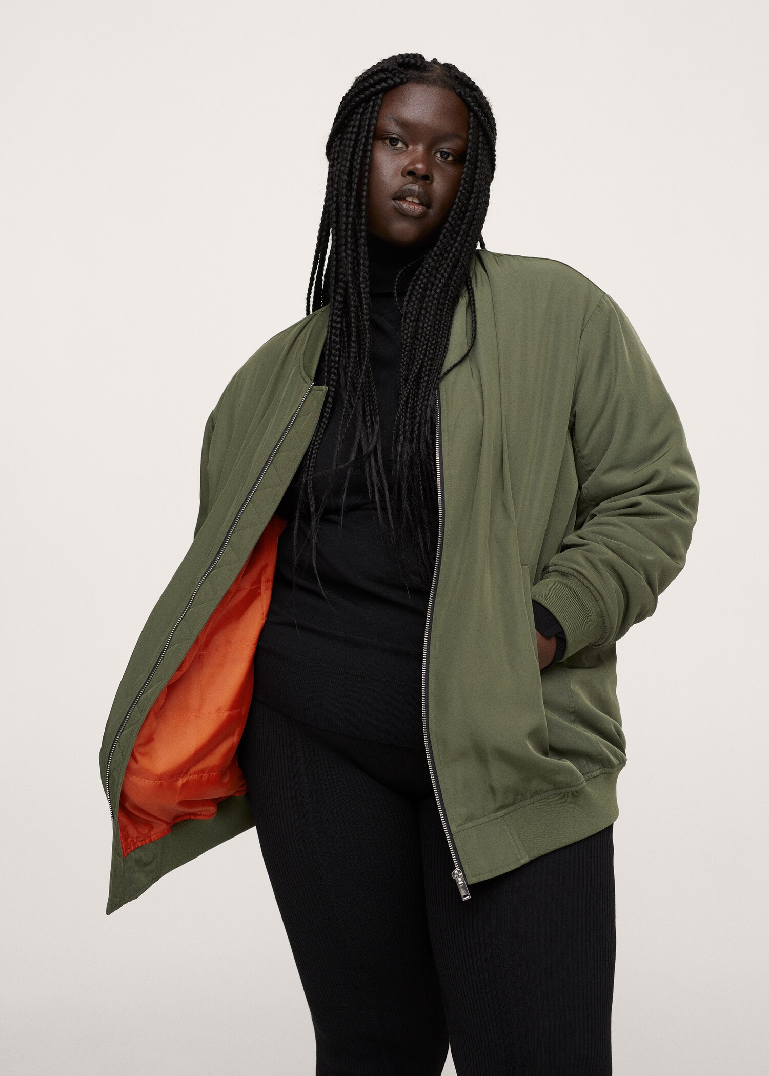 Chaqueta bomber combinada - Plano medio
