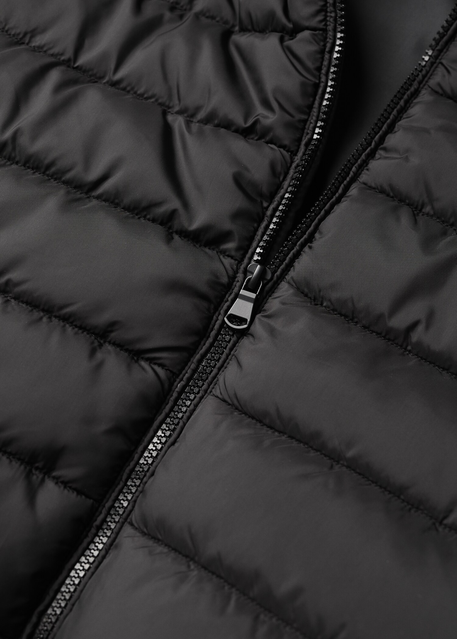 Prošívaná vesta s kapucí - Detail zboží 8