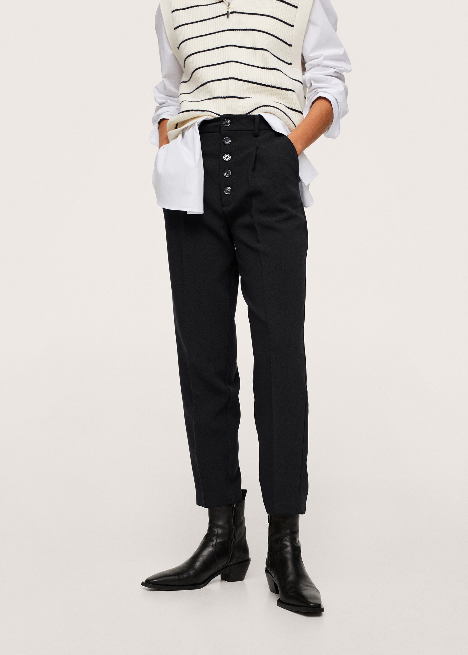 Pantalón slouchy botones - Plano medio