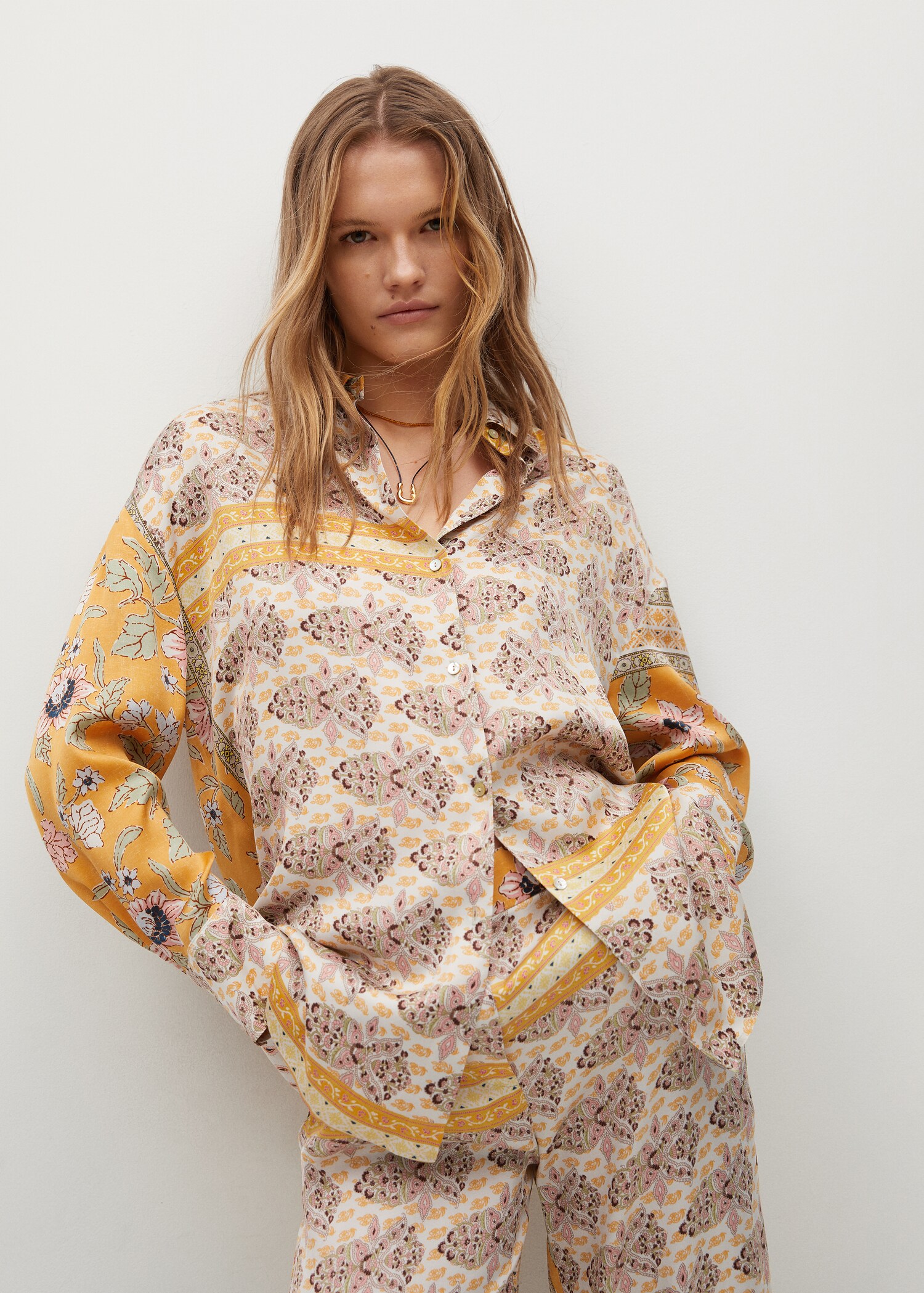 Camisa oversize estampada - Plano medio