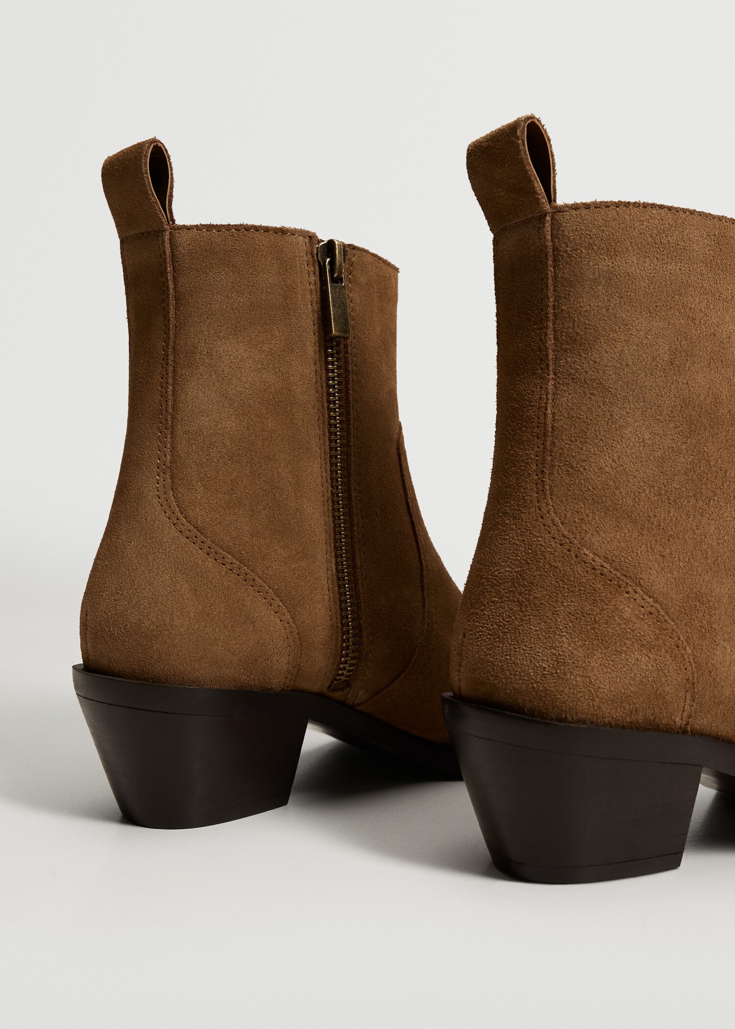 Squared toe leather ankle boots - Details of the article 2
