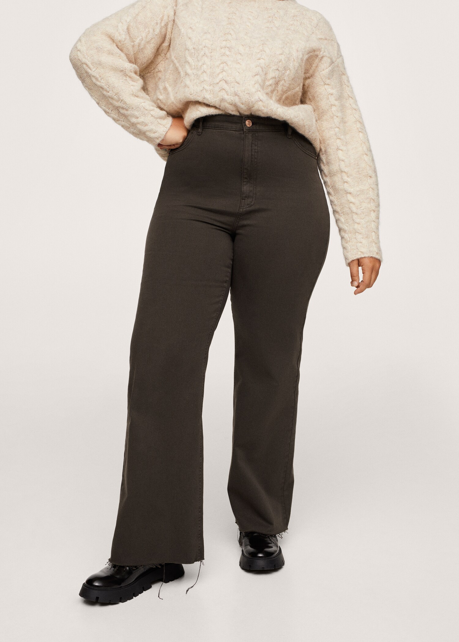 Pantalón recto tiro alto - Plano medio