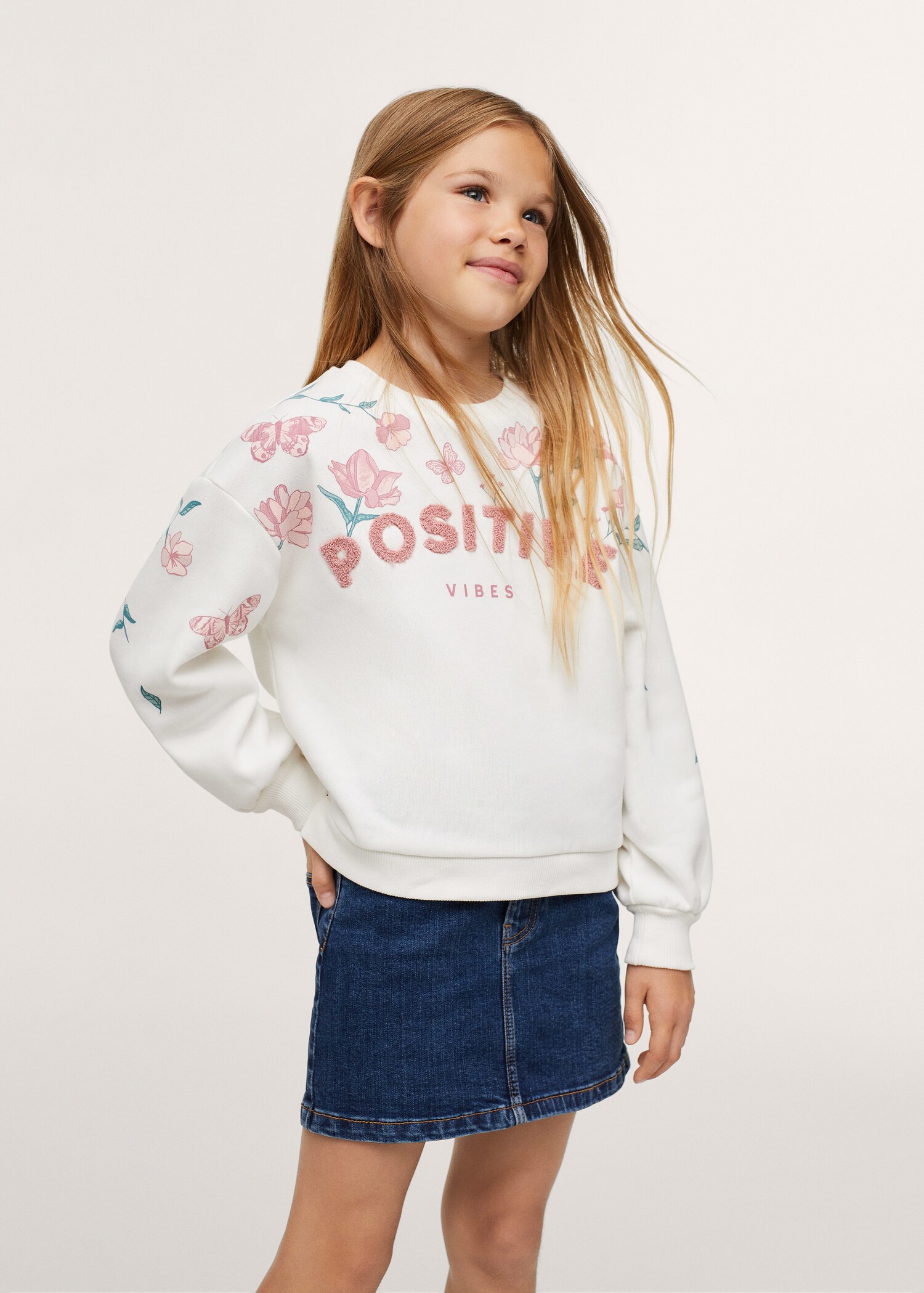 Sudadera mensaje textura - Plano medio