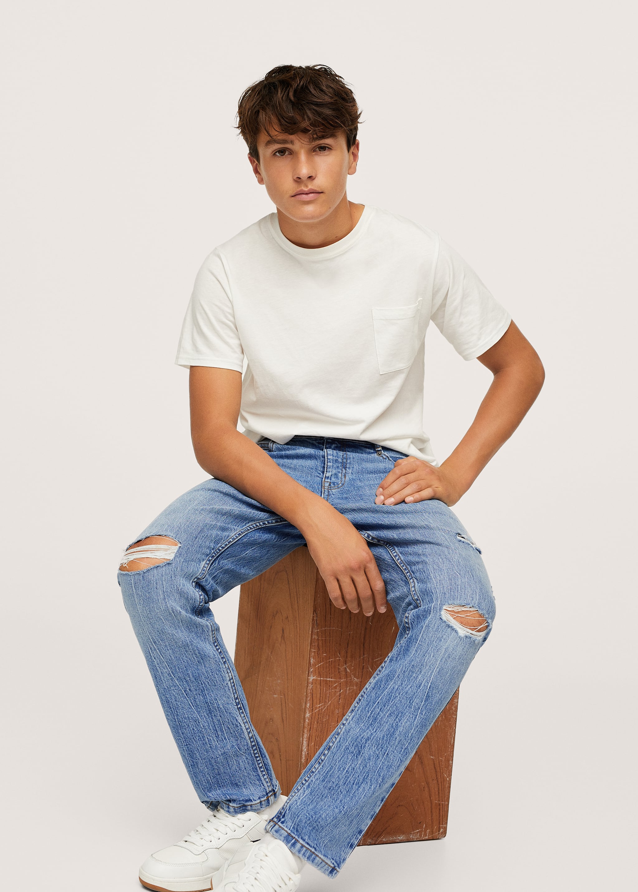 Slim Fit-Jeans mit Zierrissen - Mittlere Ansicht