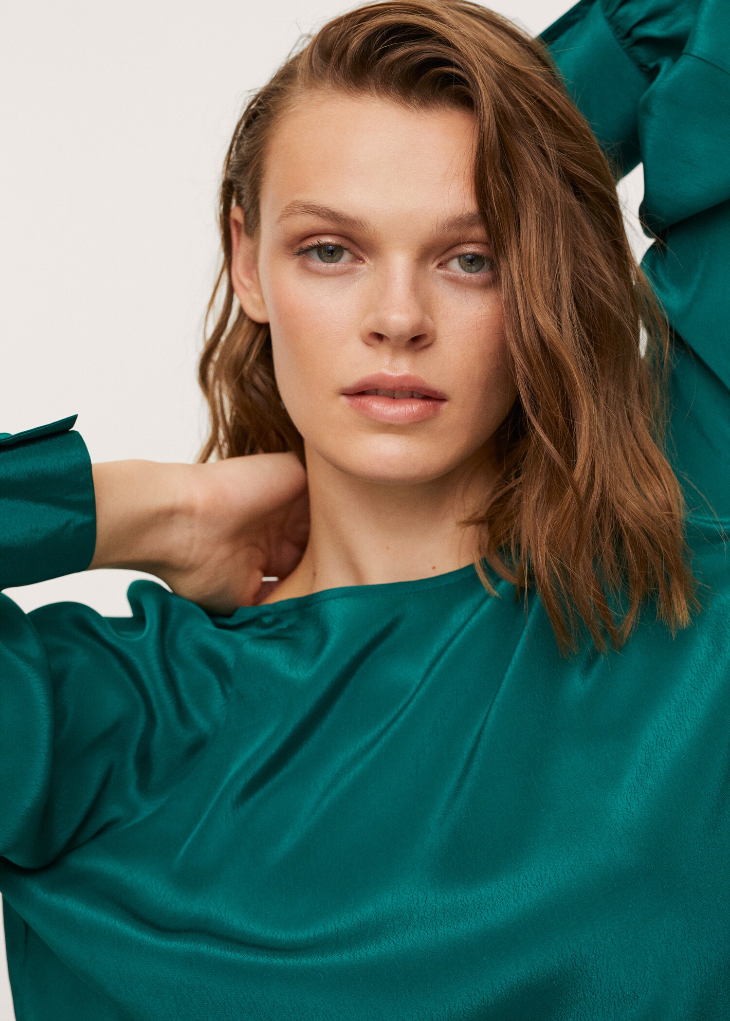 Blusa crop satinada - Detalle del artículo 2