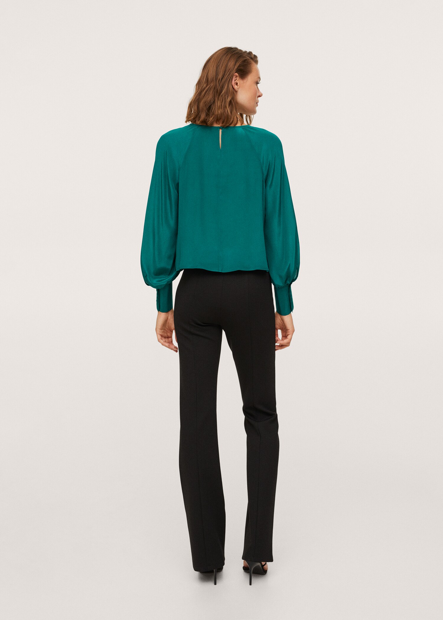 Blusa crop satinada - Reverso del artículo
