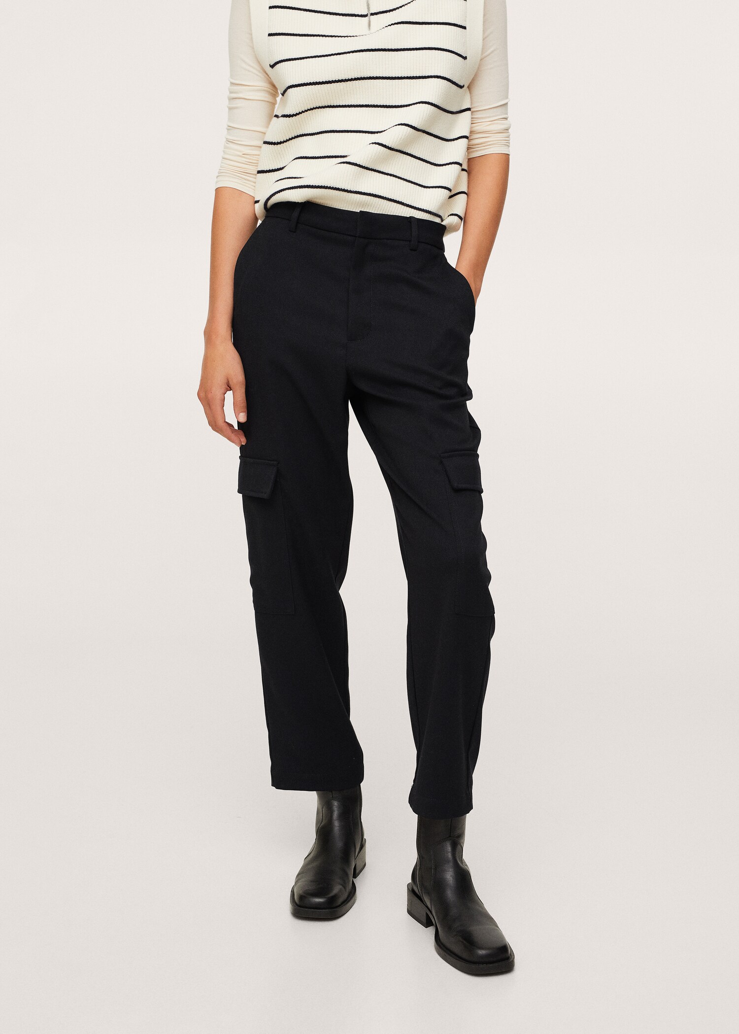 Pantalón cargo bolsillos - Plano medio