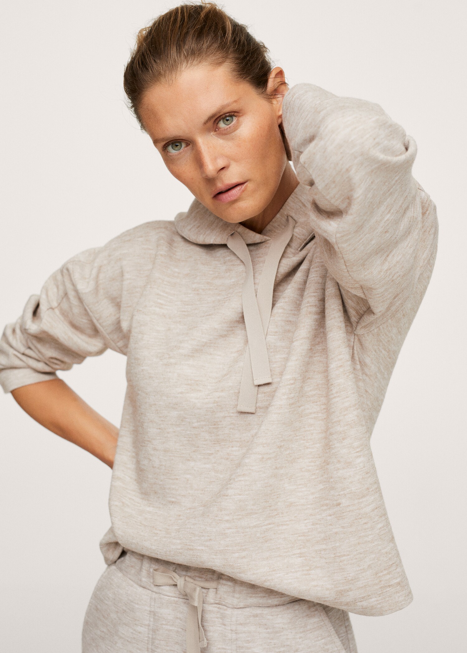 Sudadera jaspeada capucha - Plano medio